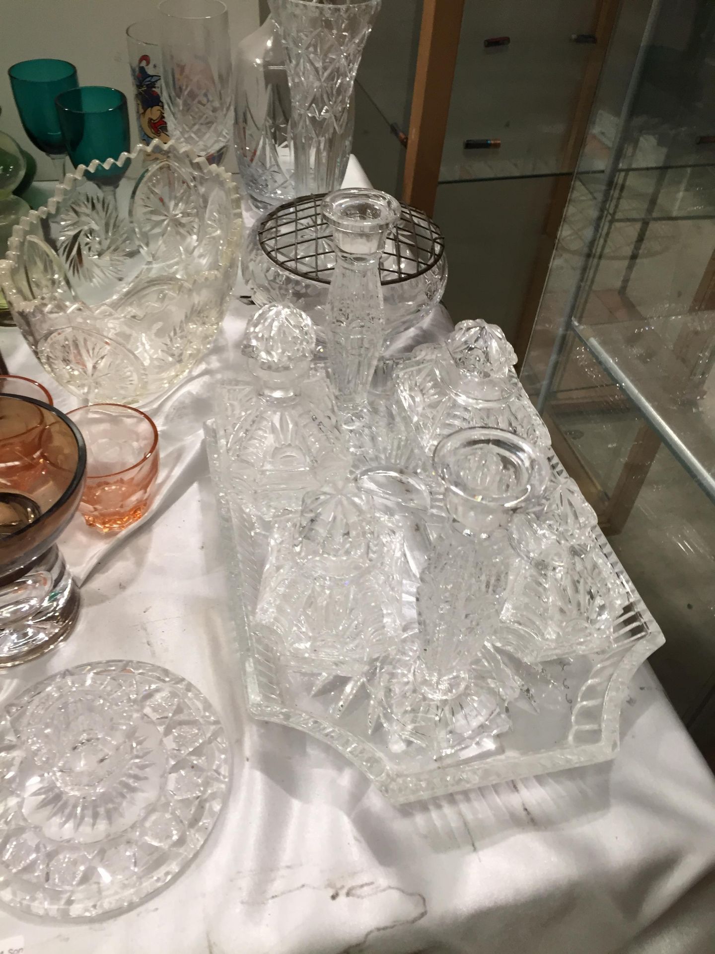 30+ glass items - dressing table set, ca - Image 4 of 5