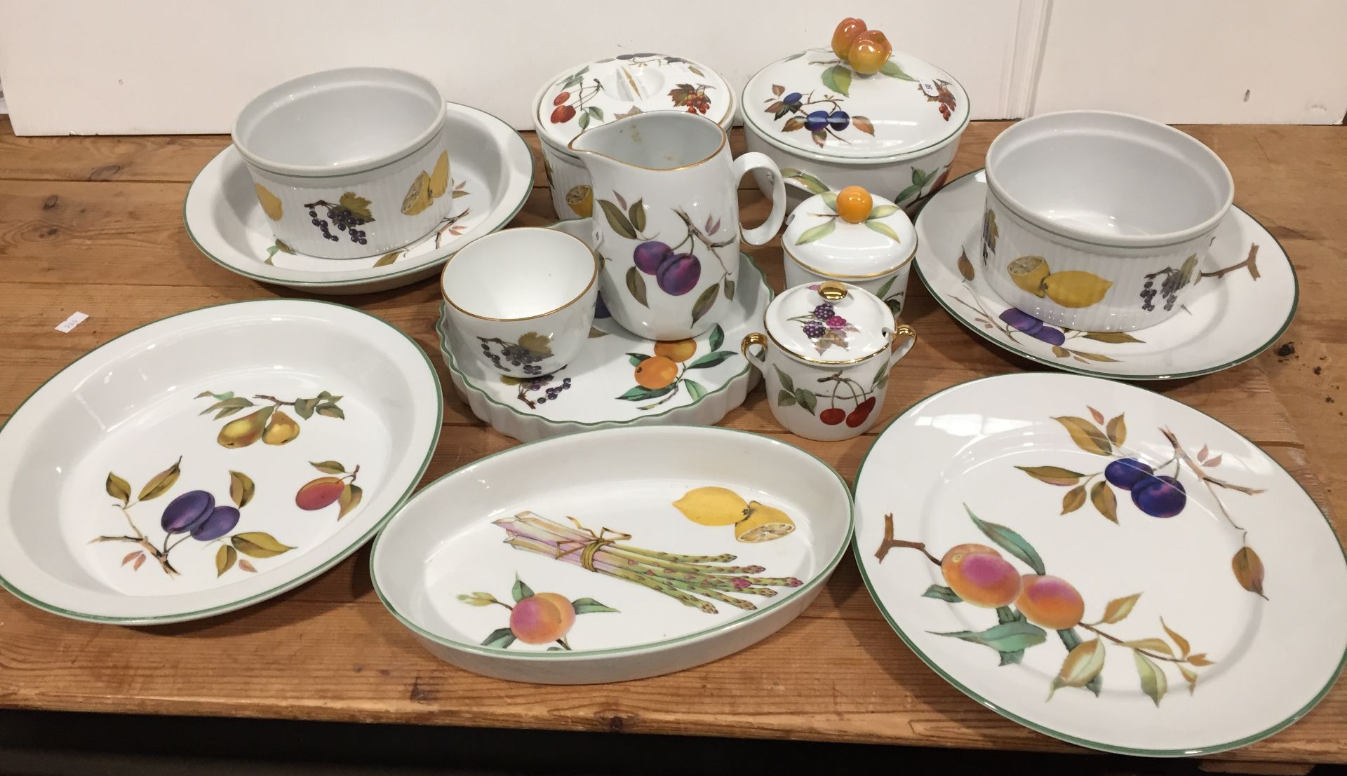 14 pieces of Royal Worcester 10 x Evesha