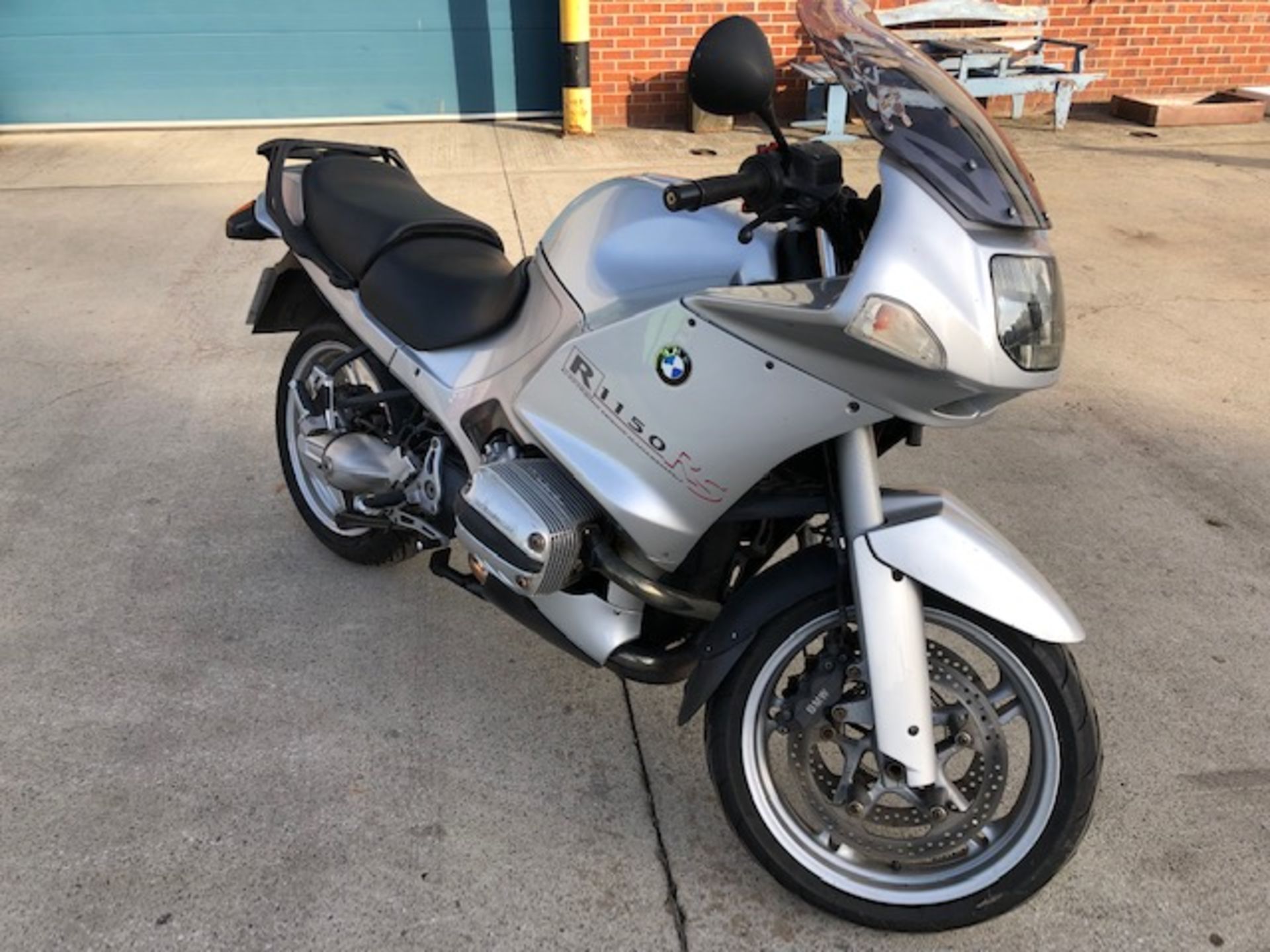 BMW R1150RS (1130cc) MOTORCYCLE - Petrol - Silver. Registration No: AW02 HHH. - Image 6 of 10