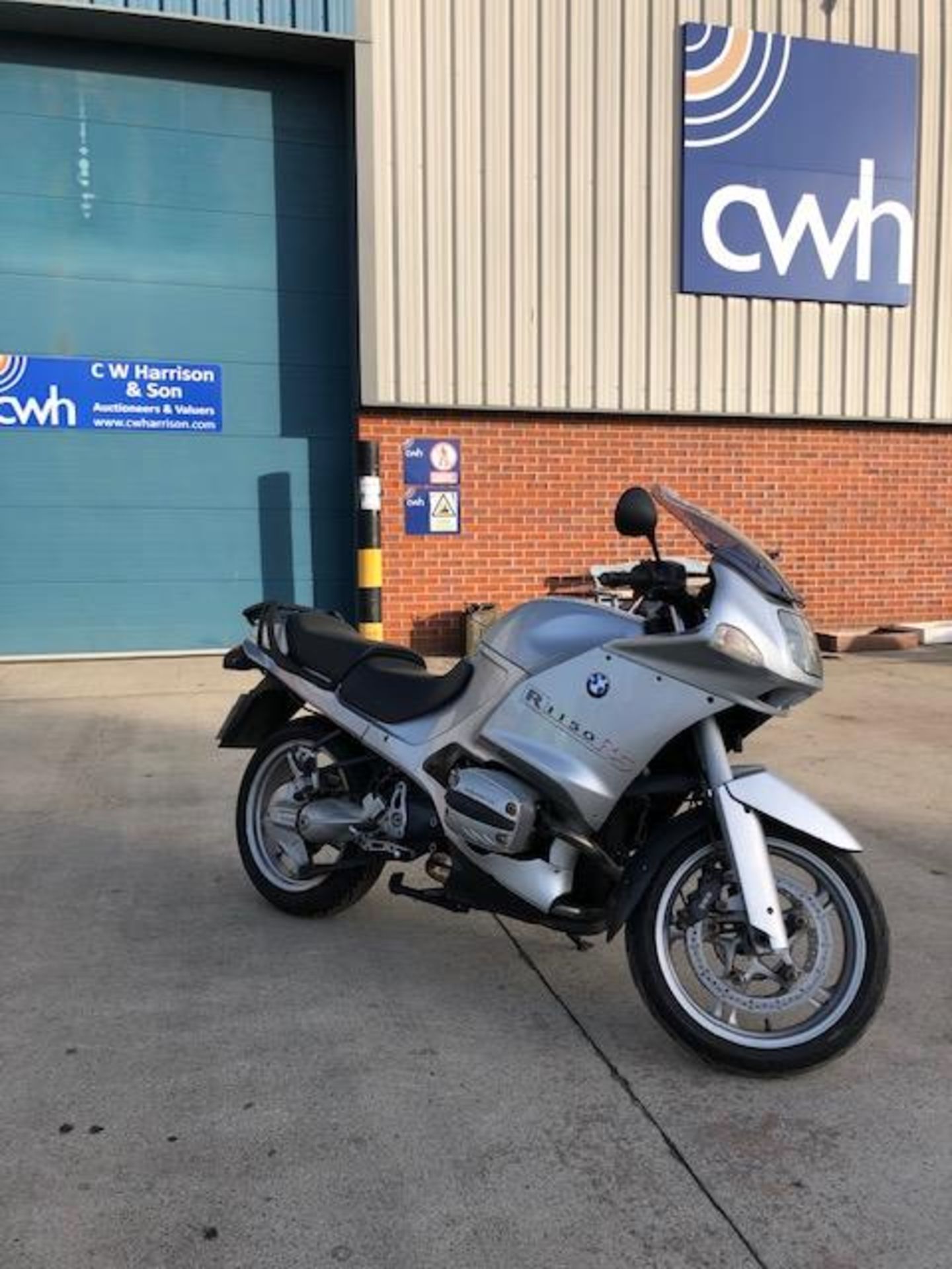 BMW R1150RS (1130cc) MOTORCYCLE - Petrol - Silver. Registration No: AW02 HHH. - Image 5 of 10