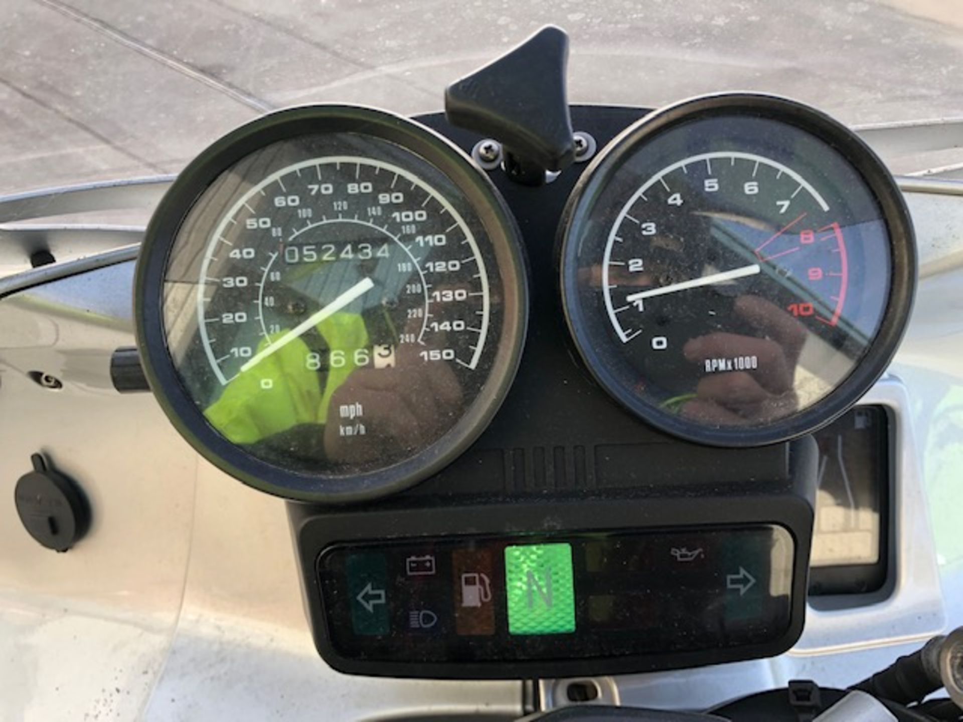 BMW R1150RS (1130cc) MOTORCYCLE - Petrol - Silver. Registration No: AW02 HHH. - Image 10 of 10