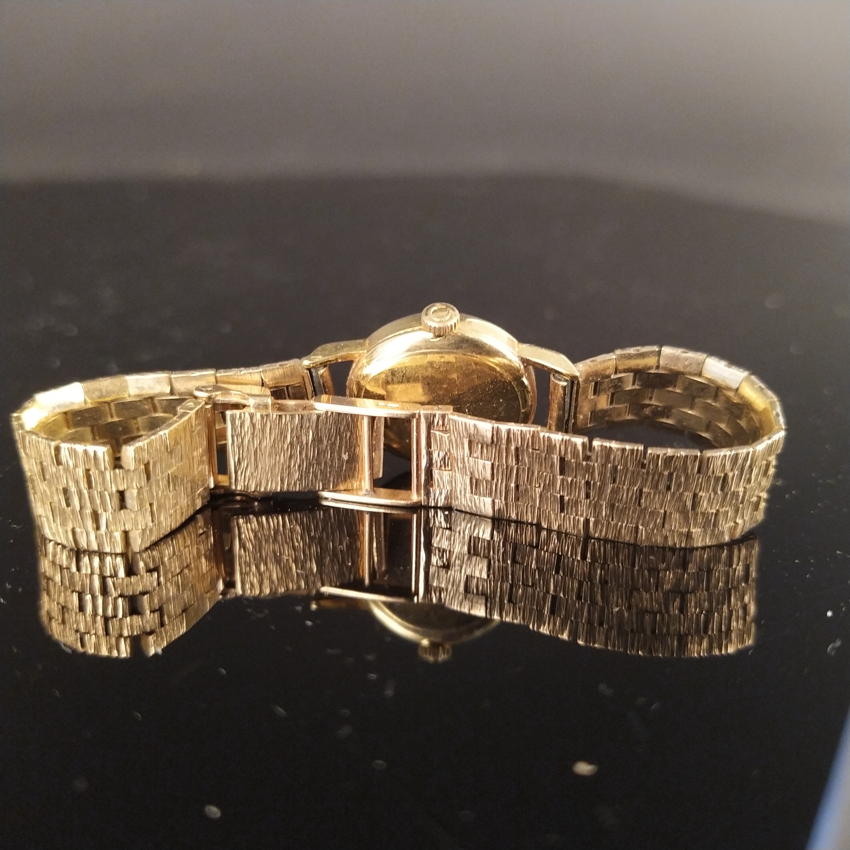 A lady's 18ct gold Omega watch on 9ct gold bark effect strap - Image 2 of 3
