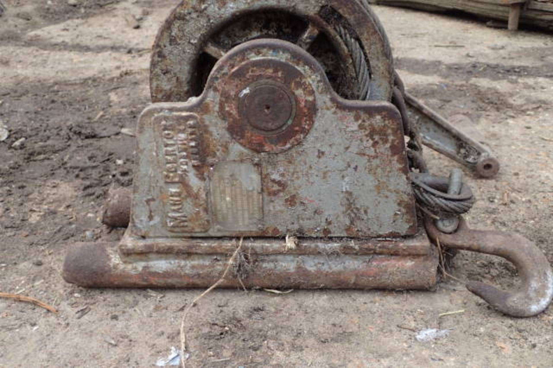 1 ton Mann Everton winch. Stored near Harleston, Norfolk. - Image 2 of 3