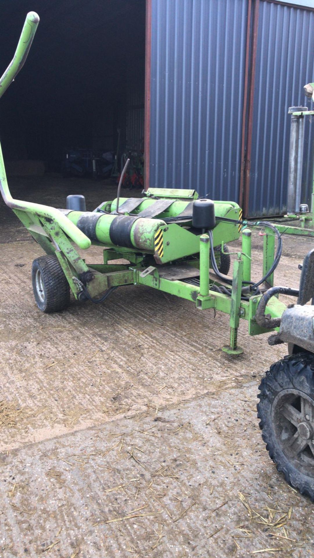 Dowdeswell Bale wrapper. Self-loading, or can lift bale on with loader. - Image 2 of 2