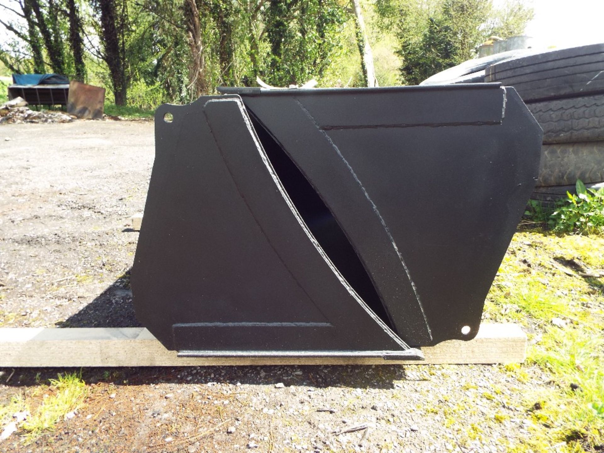 New Loader bucket, 2m wide, euro 8 brackets, 5mm sides, - Image 2 of 4