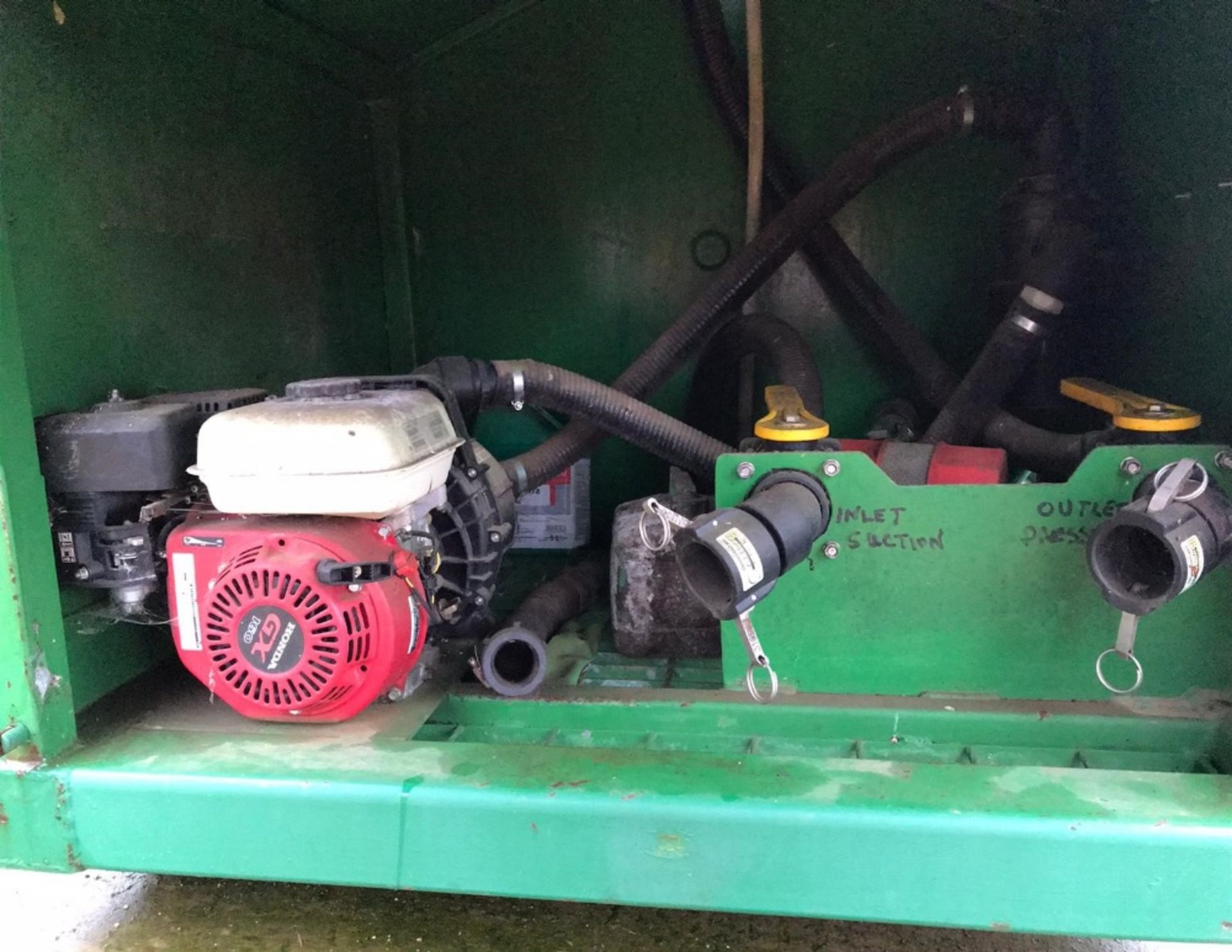 4000 litre Sprayer bowser with Honda Pump - Fits onto flat bed trailer chasis, - Image 3 of 6