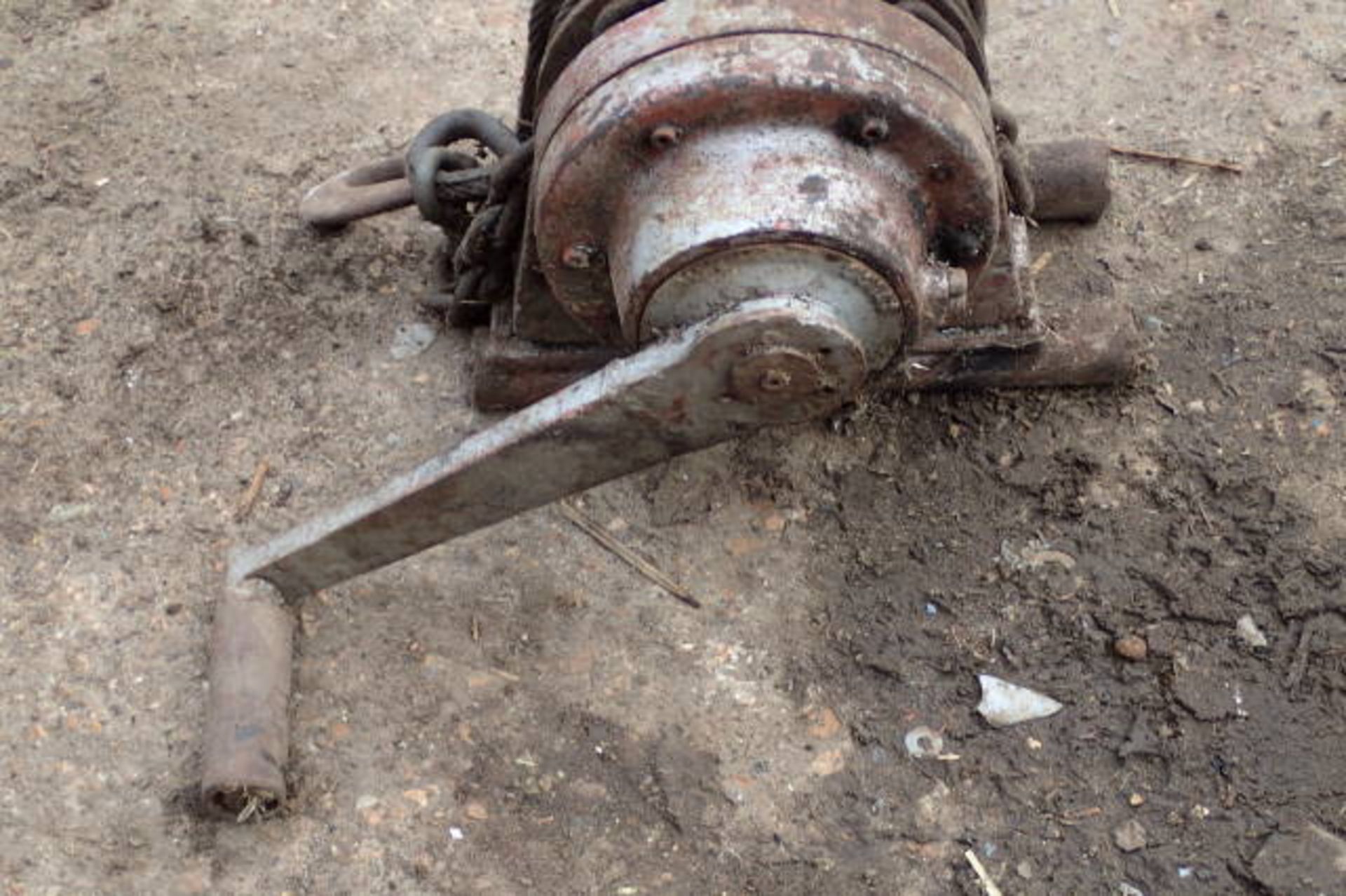 1 ton Mann Everton winch. Stored near Harleston, Norfolk. - Image 3 of 3