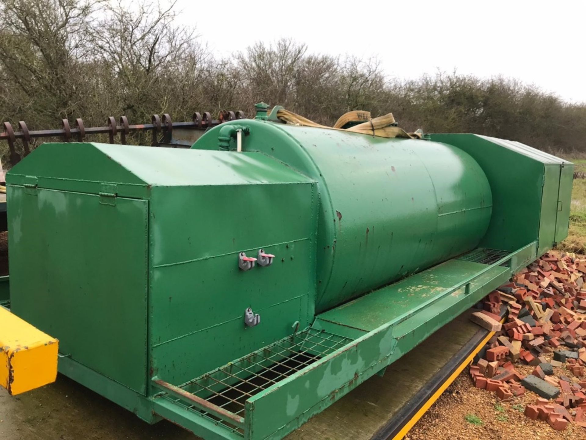 4000 litre Sprayer bowser with Honda Pump - Fits onto flat bed trailer chasis,