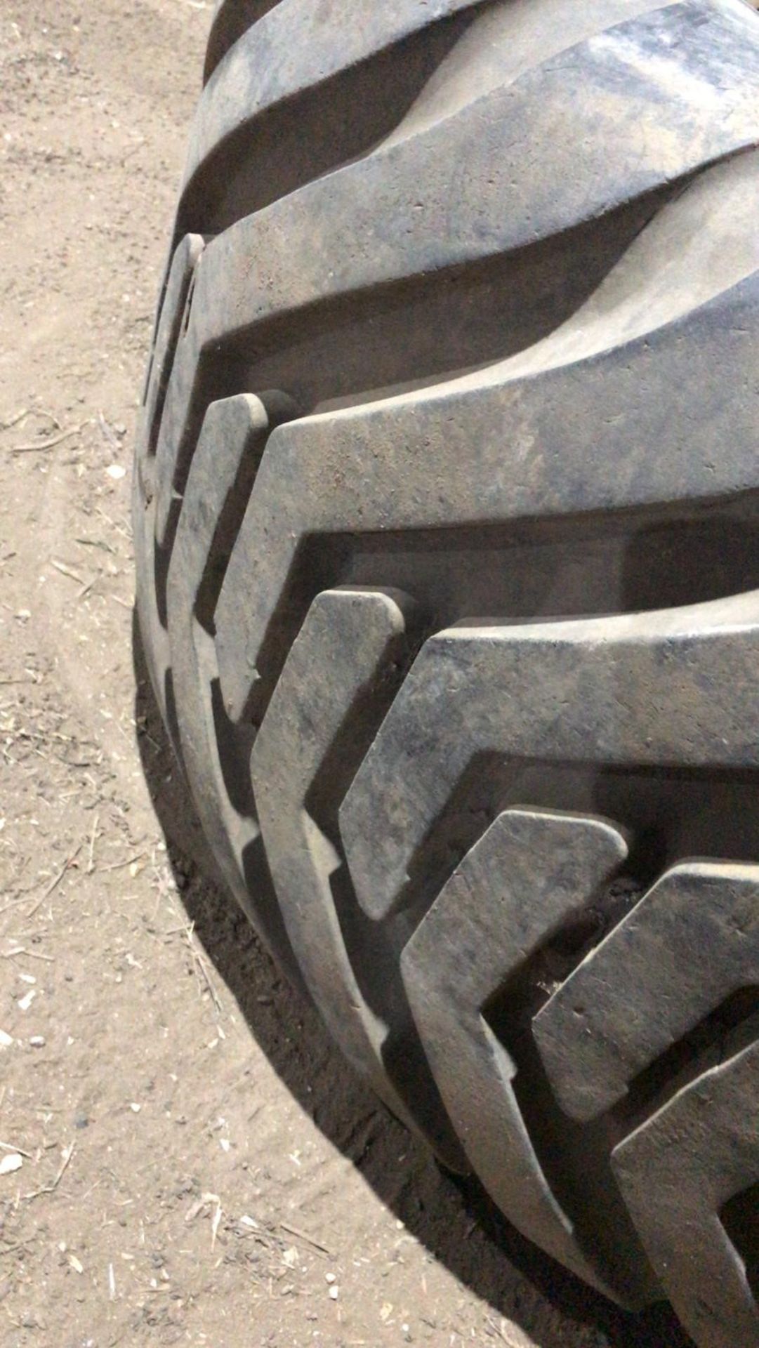 Pair of 550/60-22.5 Flotation Tyres and rims. Stored near Chatteris, Cambridge. - Image 3 of 4