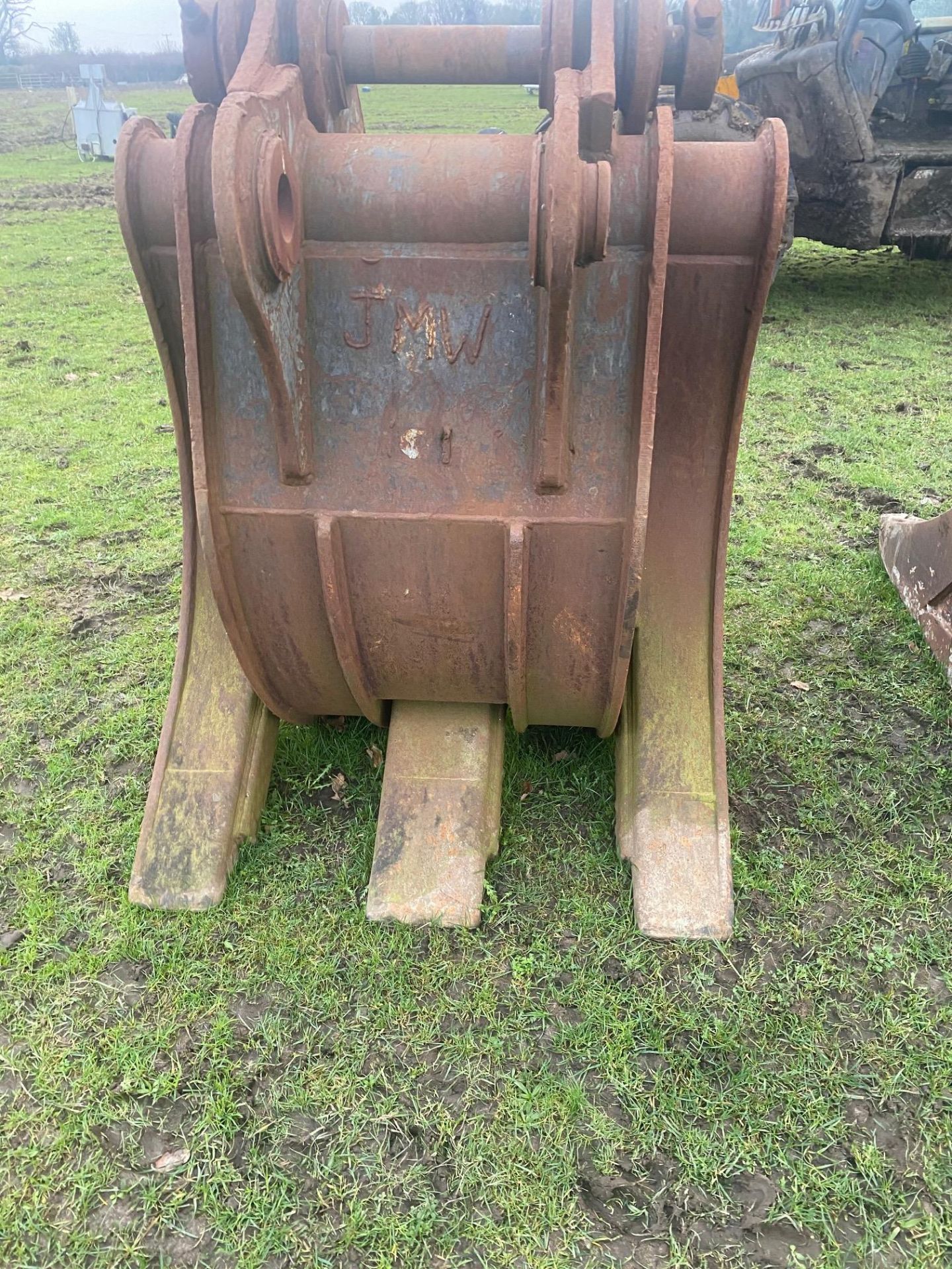 5 Tine Grab for Digger on 80mm pins. Stored near Goring Heath, Reading. No VAT on this lot. - Image 2 of 2