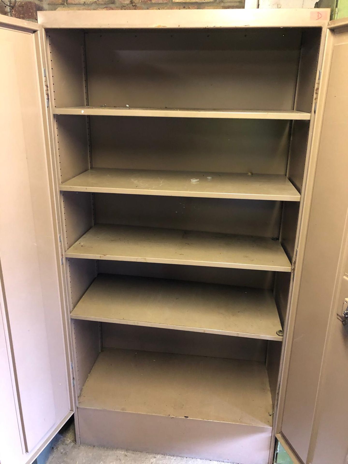 Metal Cabinet with Shelves - 183cm x 92cm x 44.5cm Stored Gorleston, Norfolk. No VAT on this lot. - Image 2 of 3