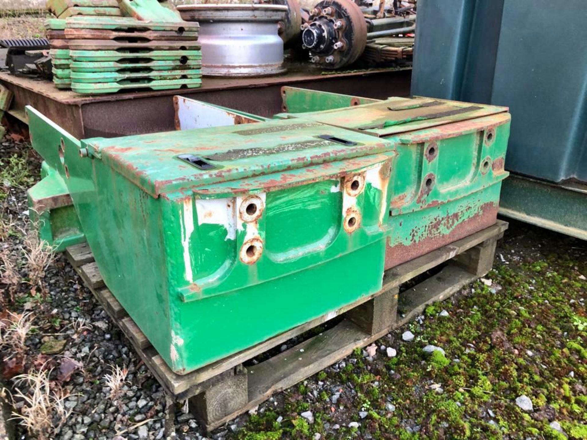 Front weight frame box for JD 20/30 series. Left hand frame not the right one. - Image 2 of 2