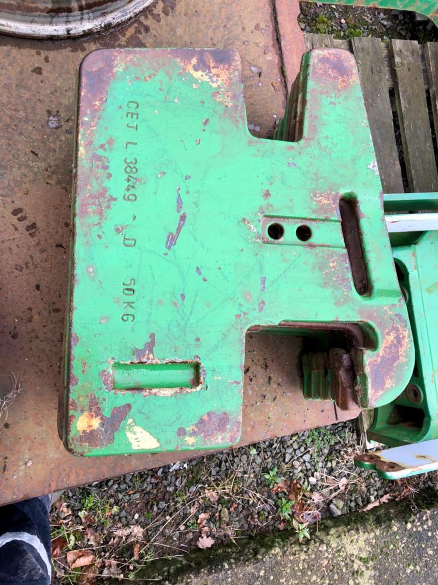 John Deere tractor leaf weights- 16 x 40kg, 8 x 50kg. Stored Leicestershire. - Image 3 of 4