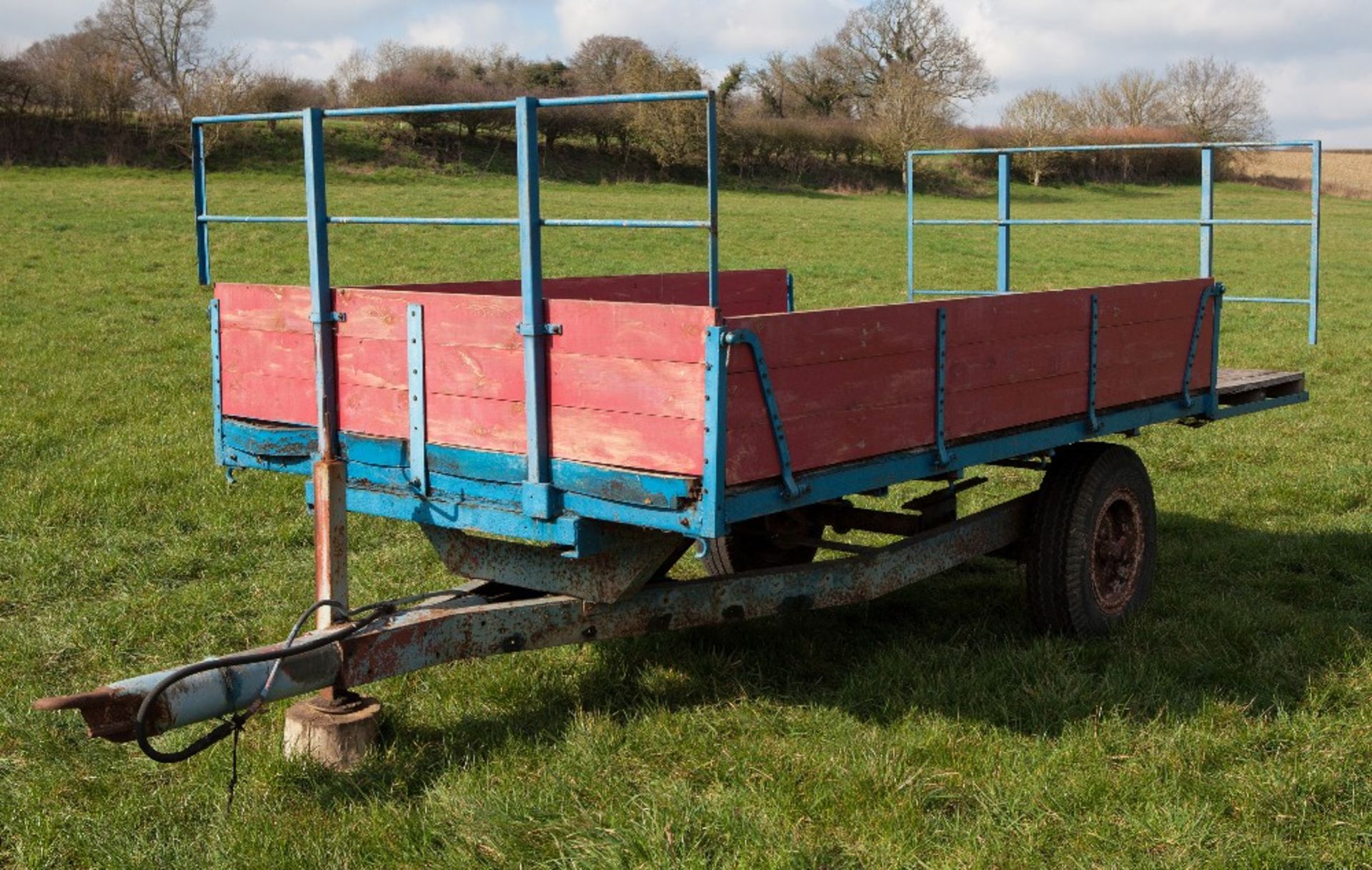 Two wheeled tipping trailer, age & make unknown.