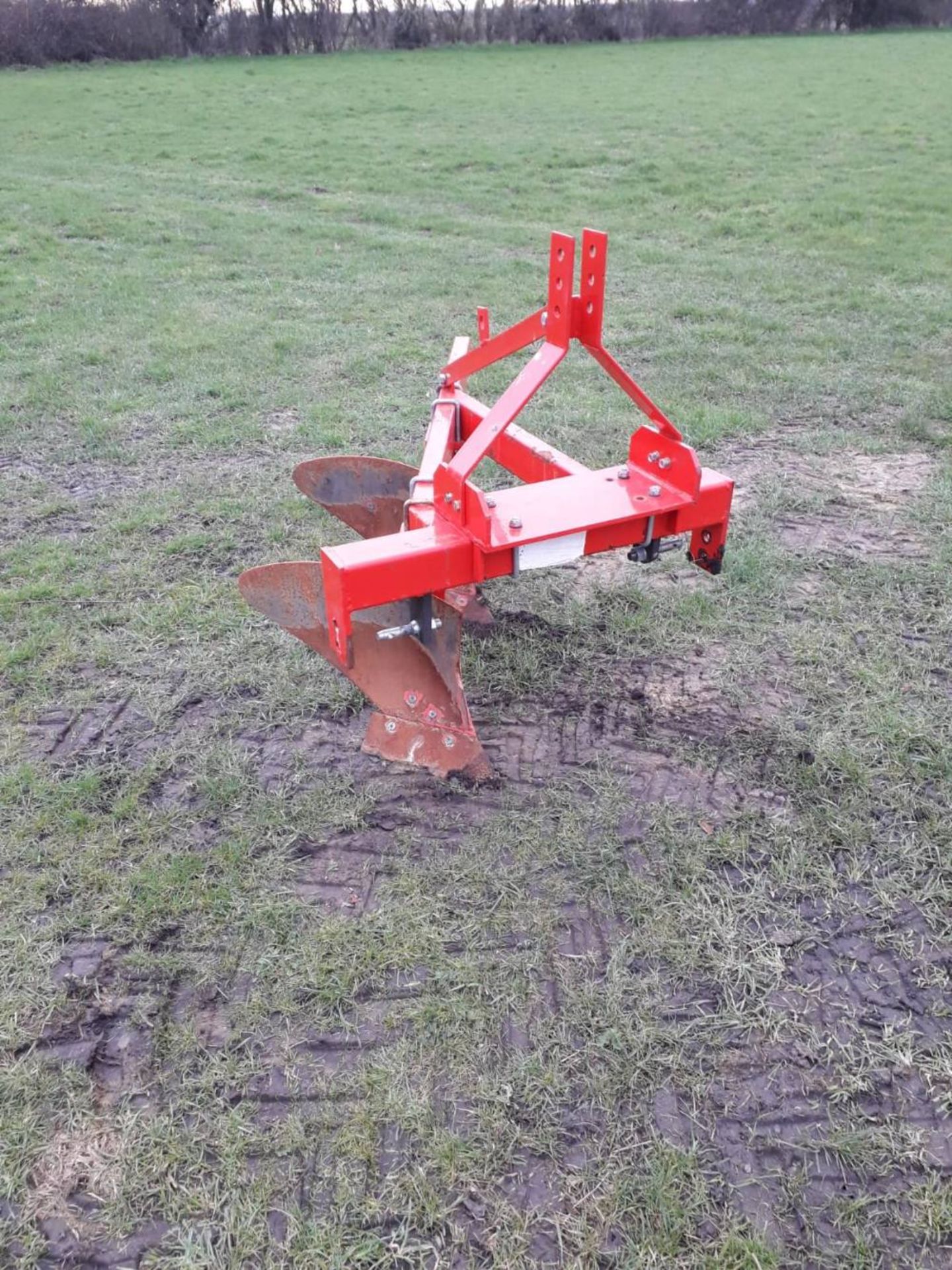 Compact tractor plough in like new condition. Done very little work. Stored near Beccles, Suffolk. - Image 2 of 3