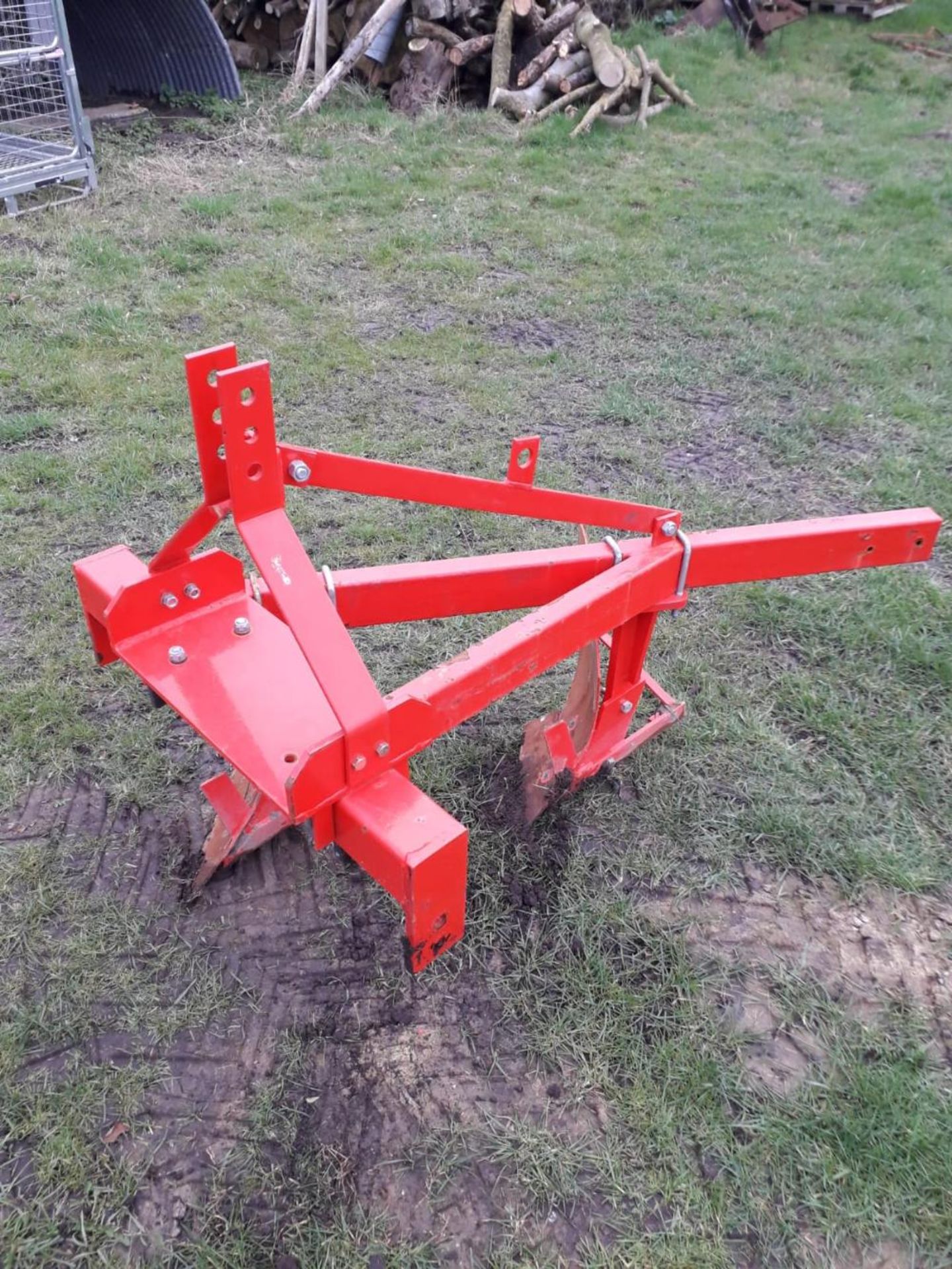 Compact tractor plough in like new condition. Done very little work. Stored near Beccles, Suffolk. - Image 3 of 3