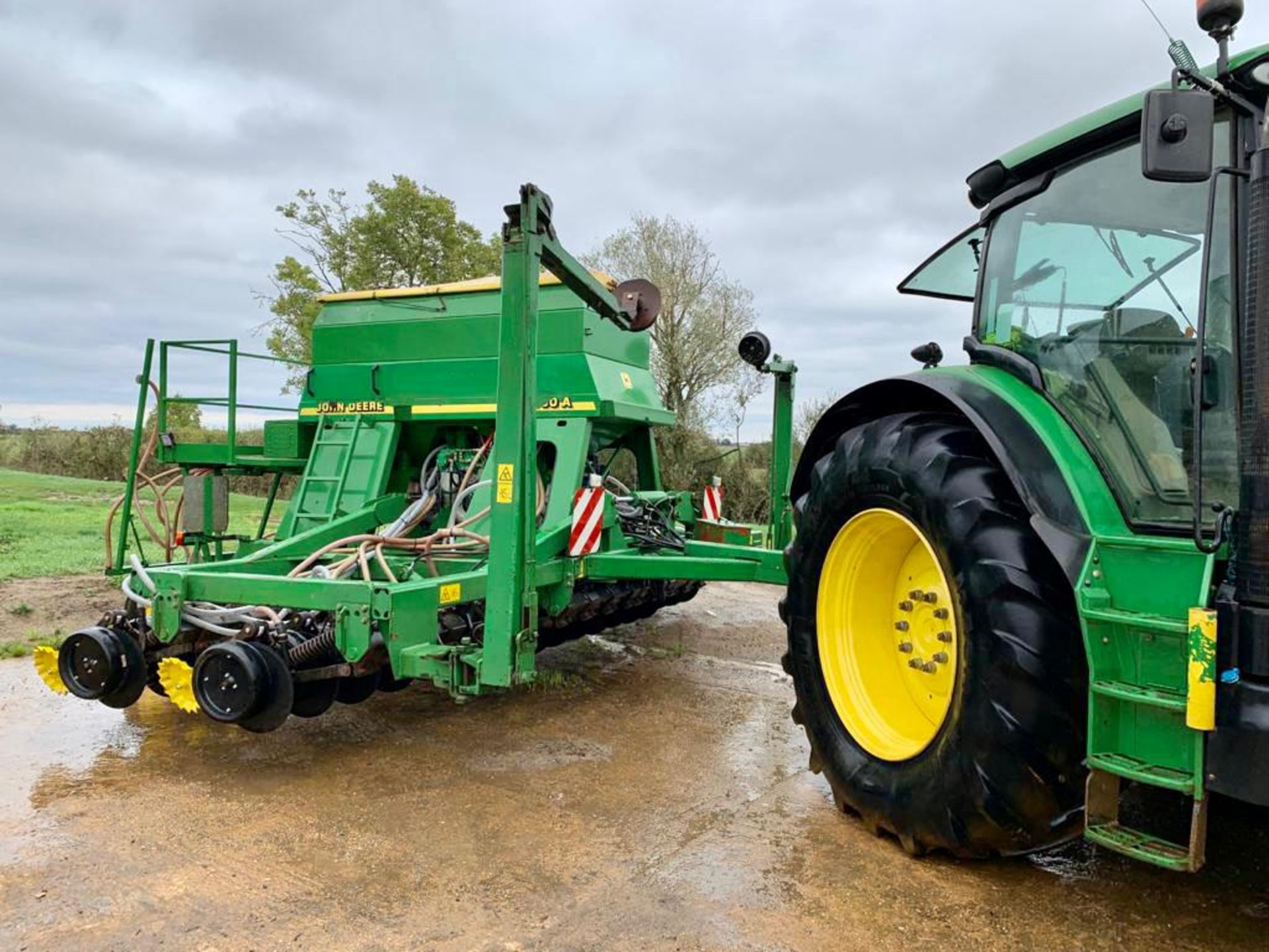 JD 750a 6m 6 disc Seed Drill - 2000. Stored Chatteris, Cambridgeshire. - Image 2 of 5