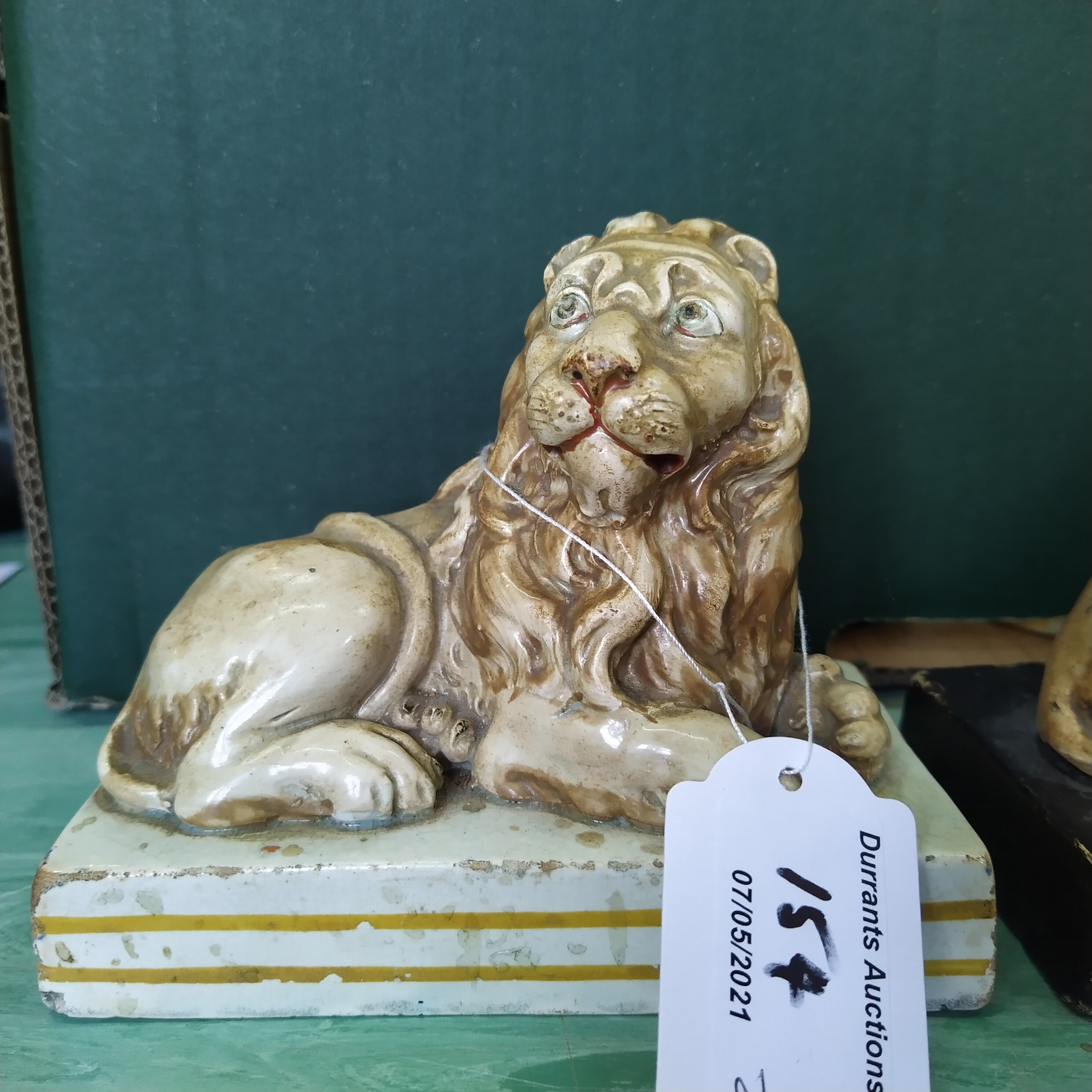 Two 19th Century pottery lions, - Bild 3 aus 3