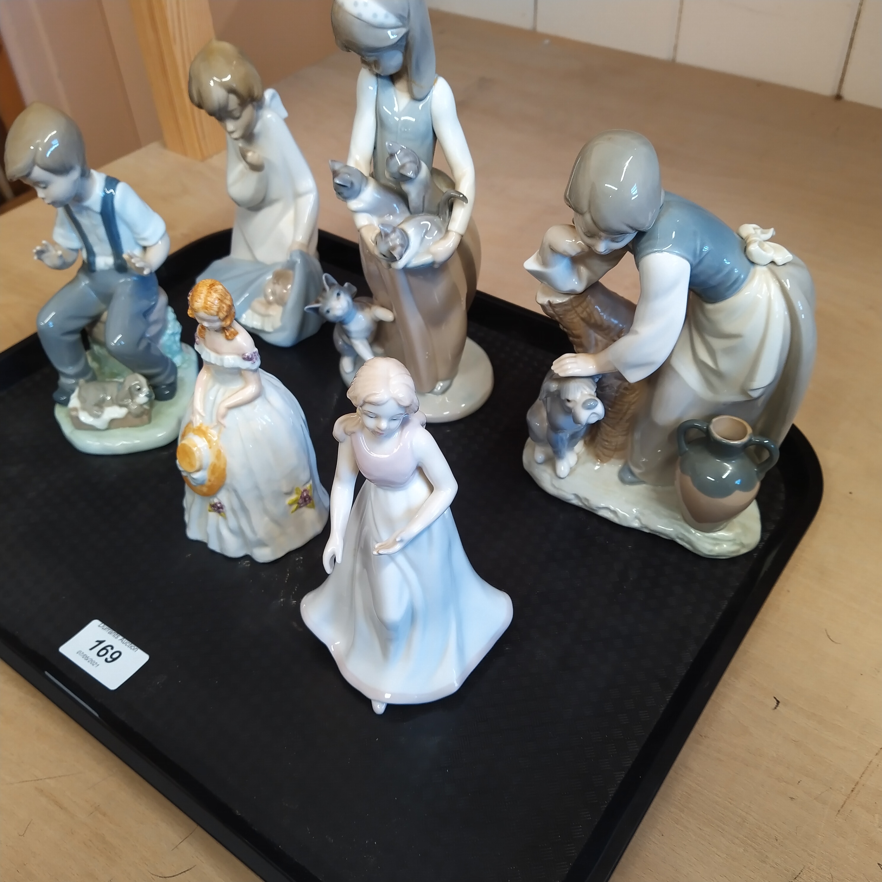 Three Lladro figurines, - Bild 2 aus 3