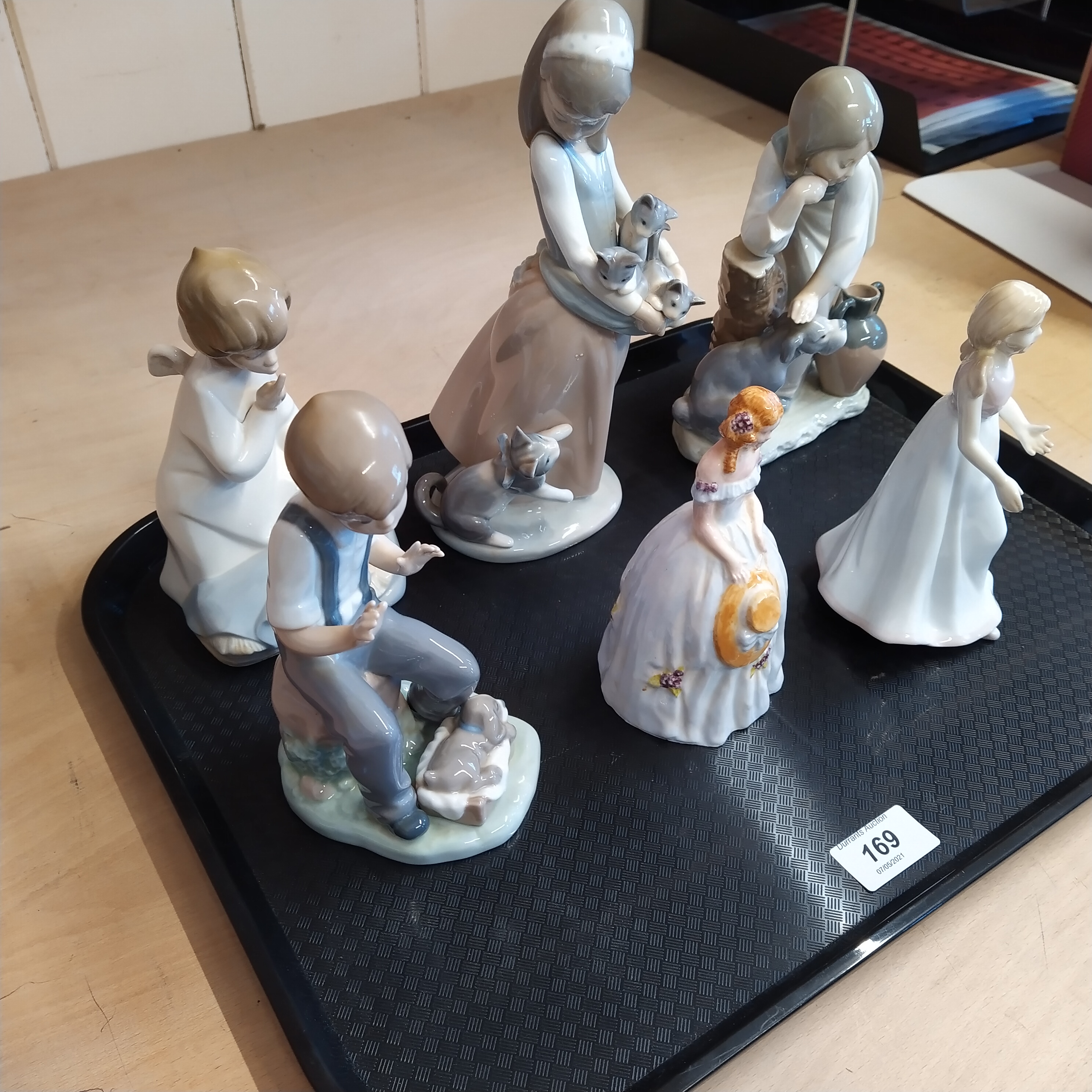 Three Lladro figurines, - Bild 3 aus 3