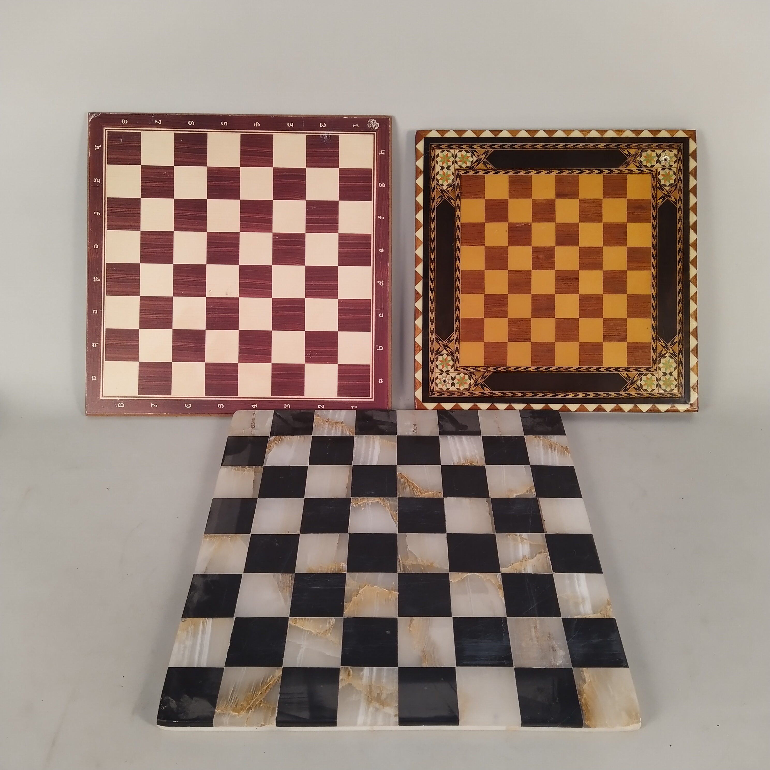 A hardstone chess board together the three light wood examples, two wooden cribbage boards, - Image 3 of 3