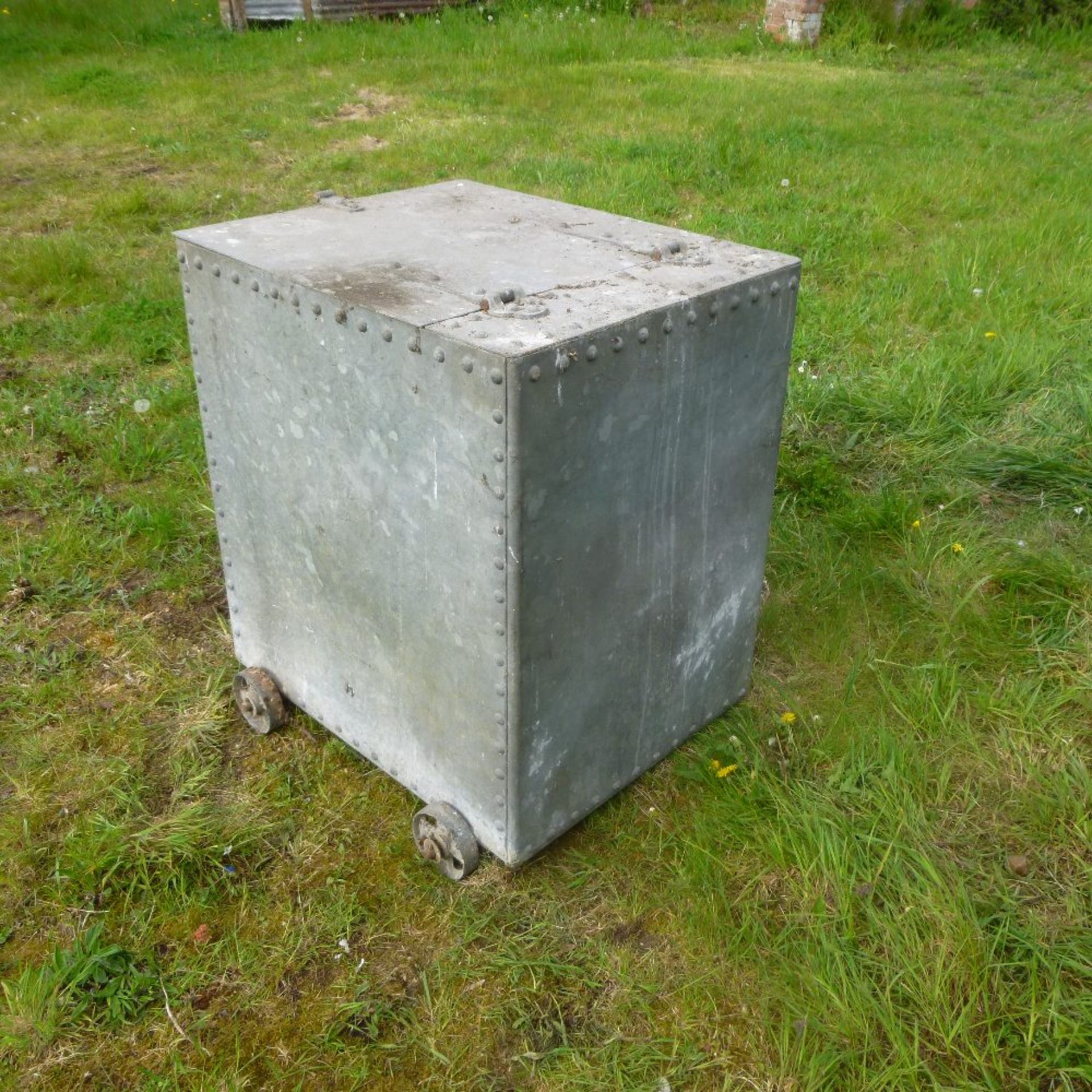 Galvanised feed bin on iron wheels, width 63cm, depth 77cm, height 82cm, in good condition. - Image 3 of 4