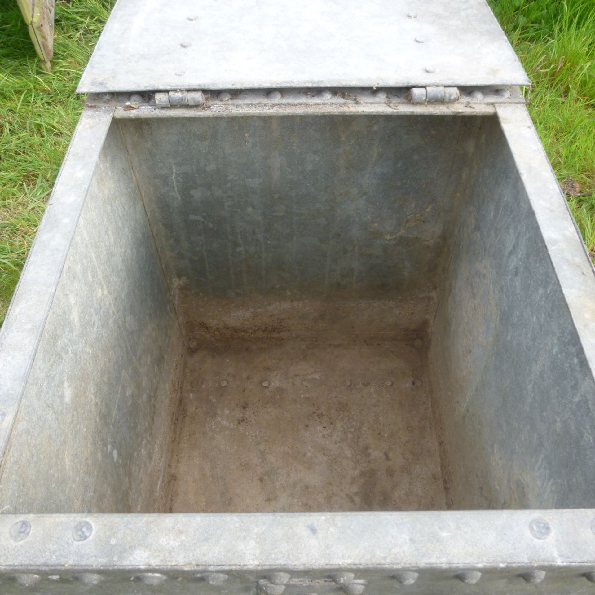 Galvanised feed bin on iron wheels, width 63cm, depth 77cm, height 82cm, in good condition. - Image 4 of 4