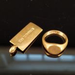 A gents 9ct gold signet ring, size I plus a 9ct gold ingot pendant, approx 8.