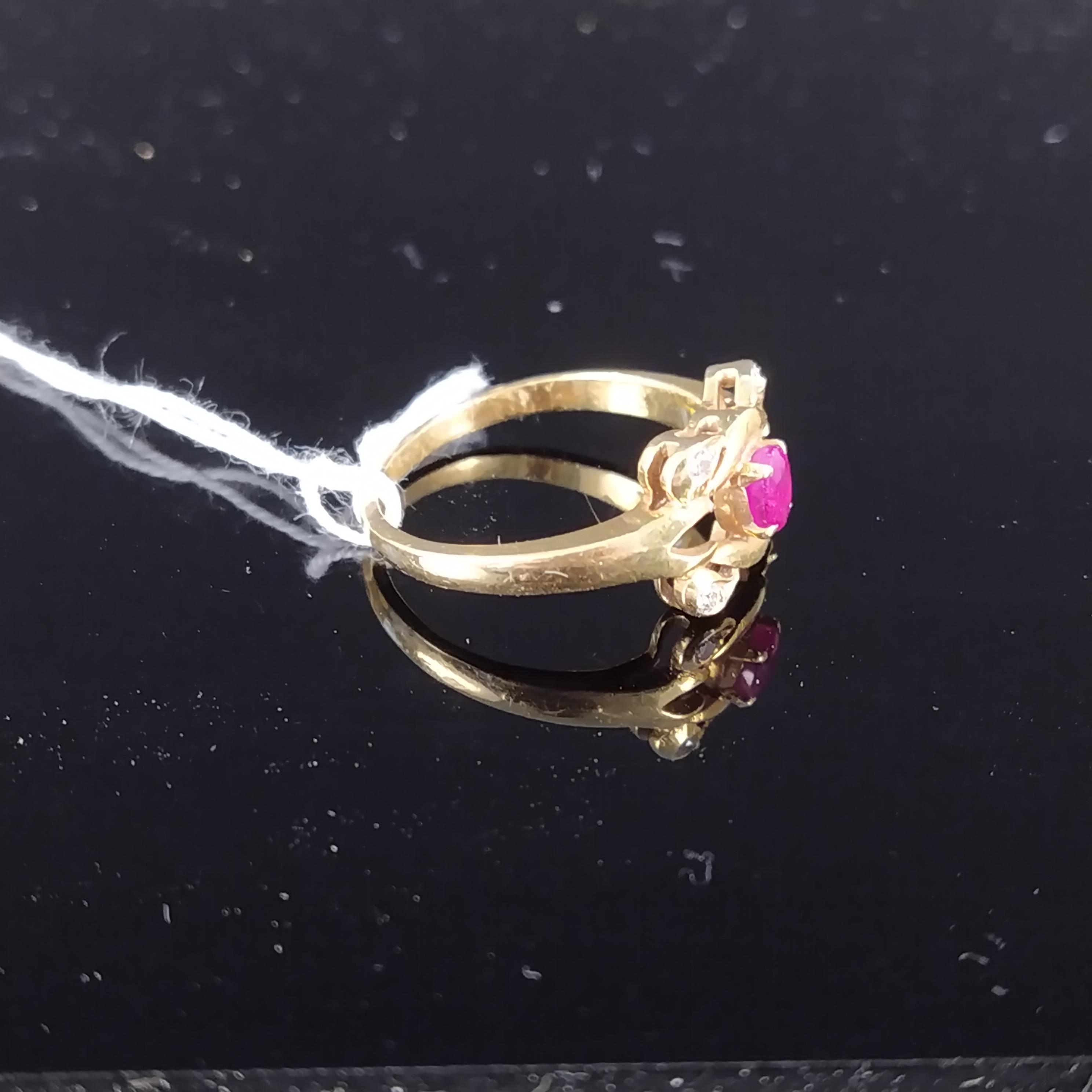 An 18ct gold red stone and diamond set ring, size K, approx 2. - Image 2 of 3