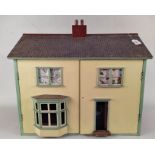 A vintage dolls house plus a tub of dolls house furniture,