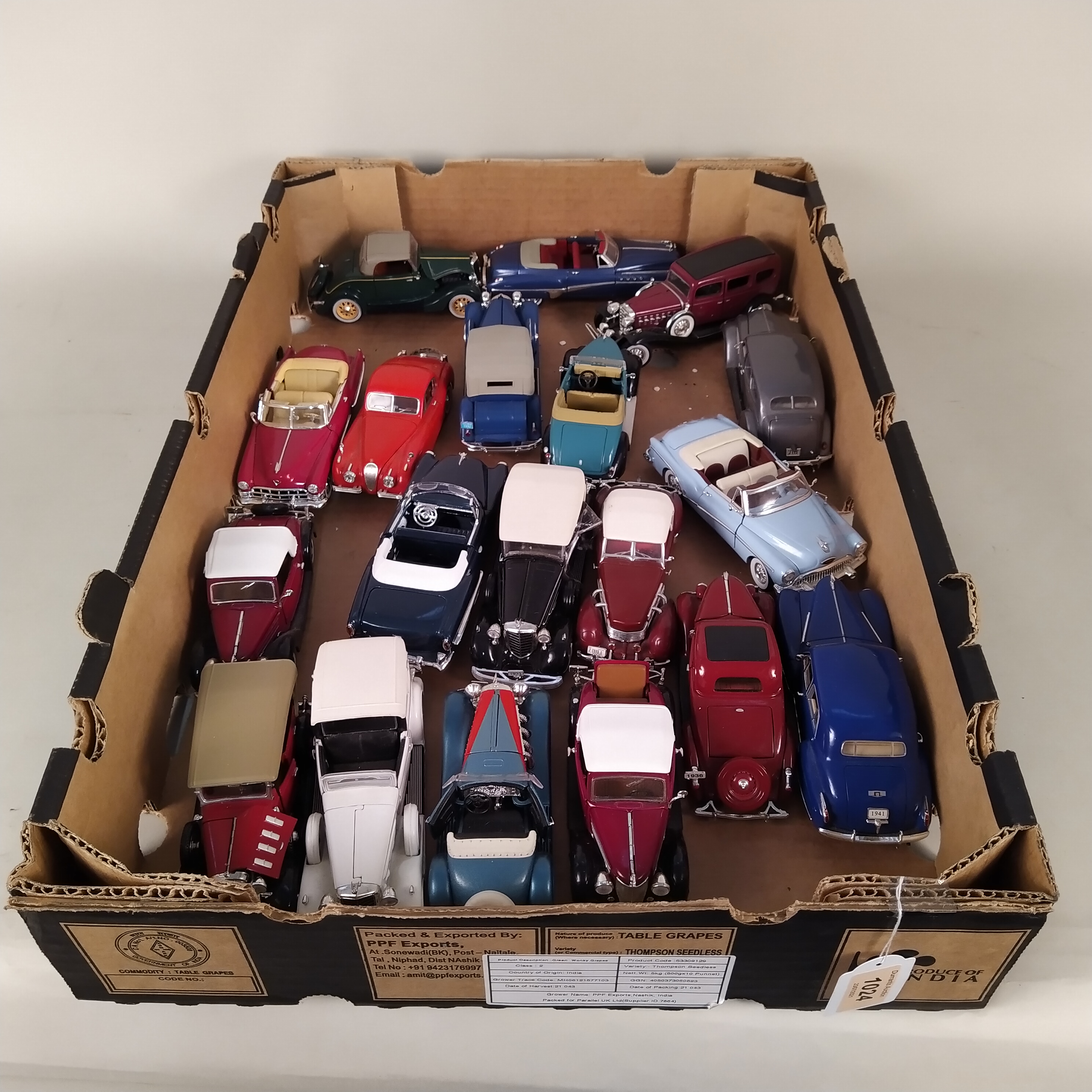 A selection of approx nineteen mixed die cast vehicles, - Image 3 of 3