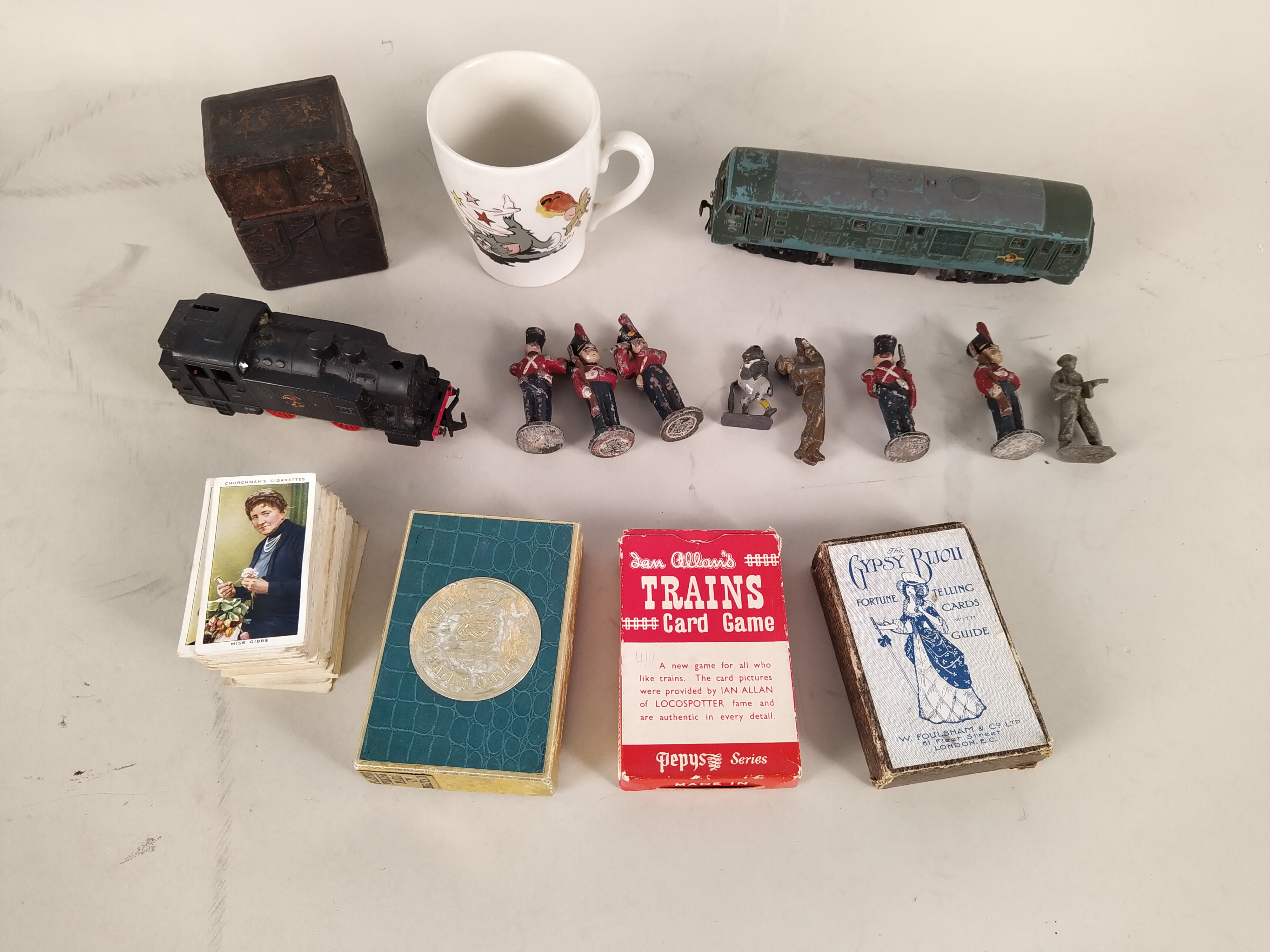 A Tucks 'Zag-Zaw' picture puzzle, vintage playing cards and chess set,