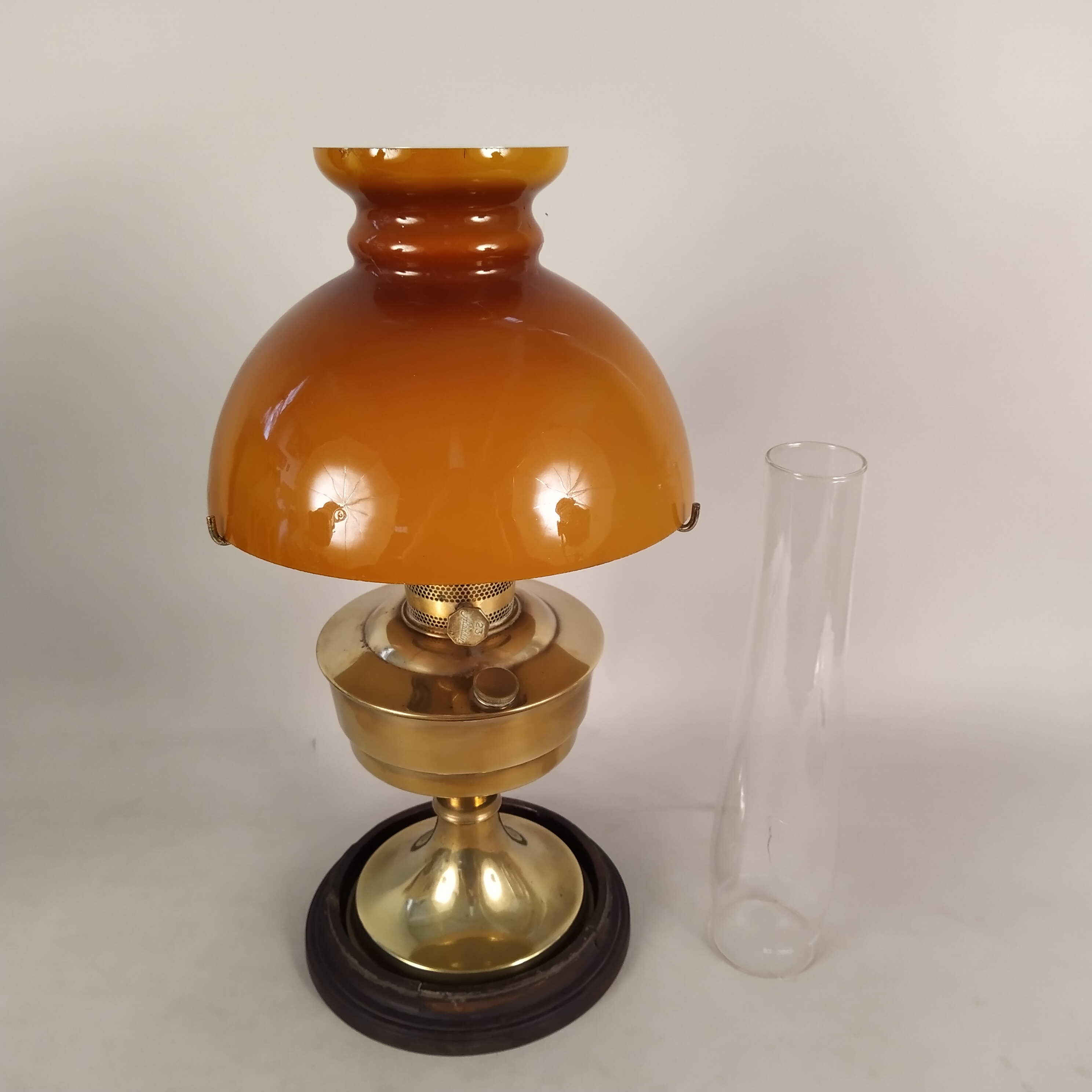 A brass Aladdin oil lamp, - Image 3 of 4