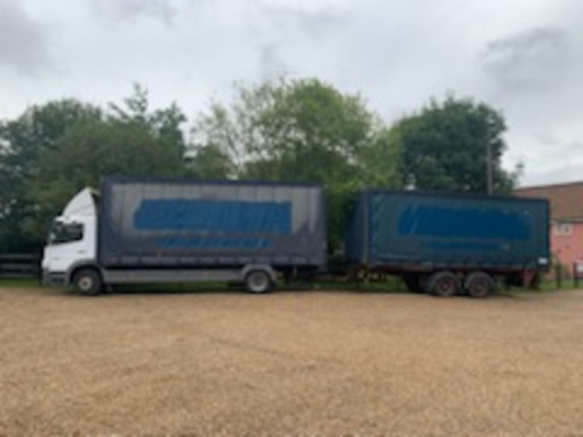 Mercedes 2005 Atego 1323 2 axle ridged curtainside lorry (24ft bed) together with flat bed trailer - Image 2 of 19