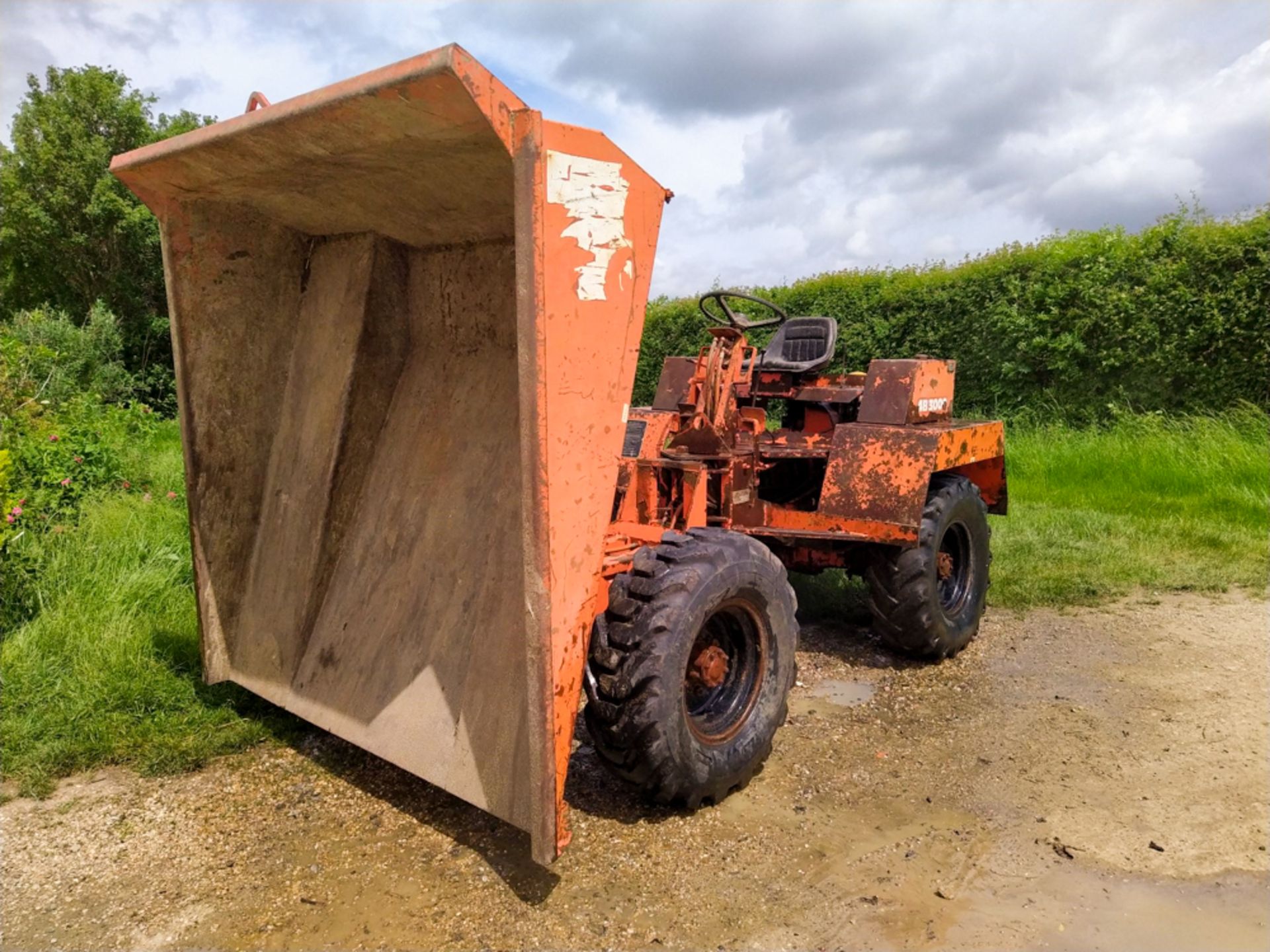 Wibau Winget 4B3000 Dumper, 4 wheel drive, maximum 3 tonne load, oil immersed brakes, - Image 2 of 3