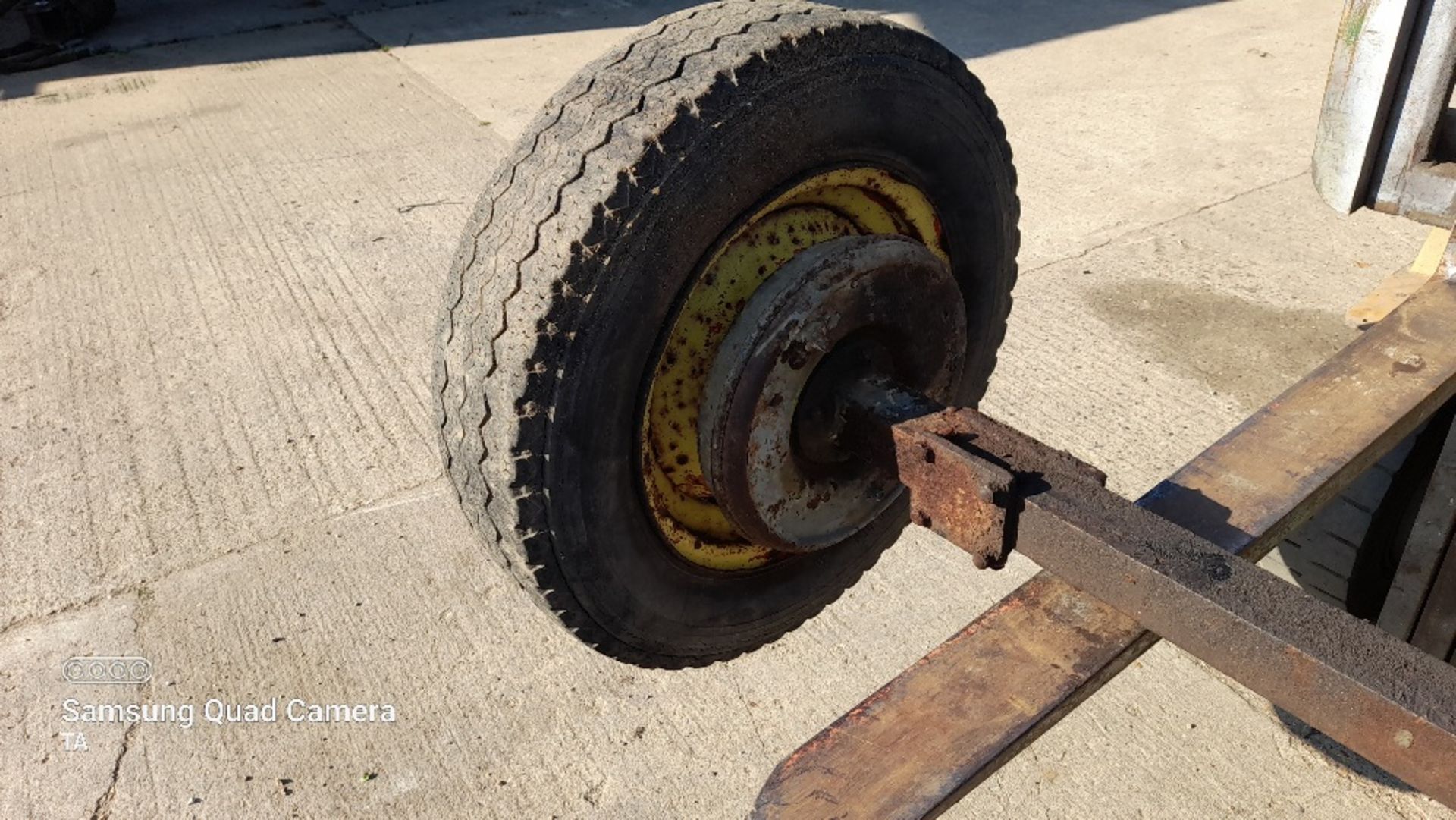 Ferguson three tonne trailer axle 12 stud. Stored near Eye, Suffolk. - Image 3 of 4