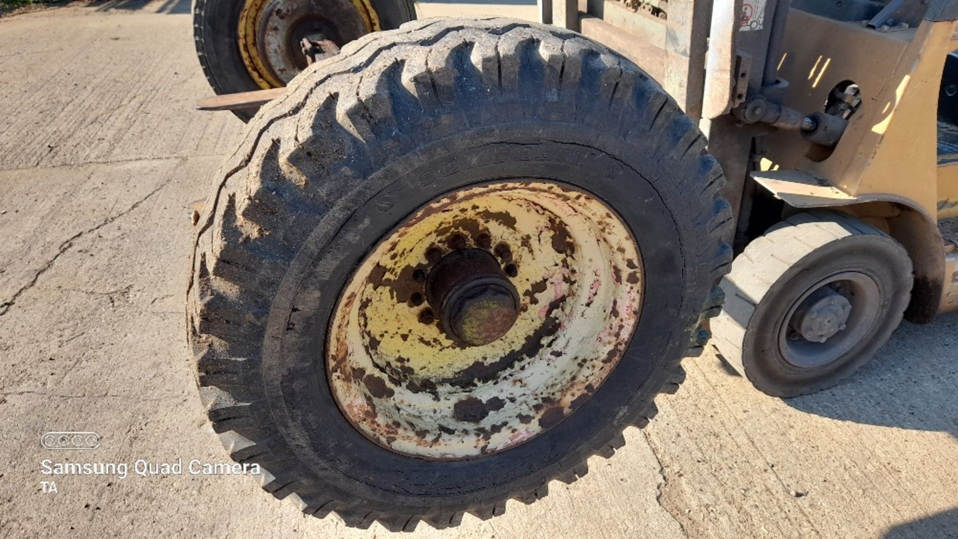 Ferguson three tonne trailer axle 12 stud. Stored near Eye, Suffolk. - Image 4 of 4