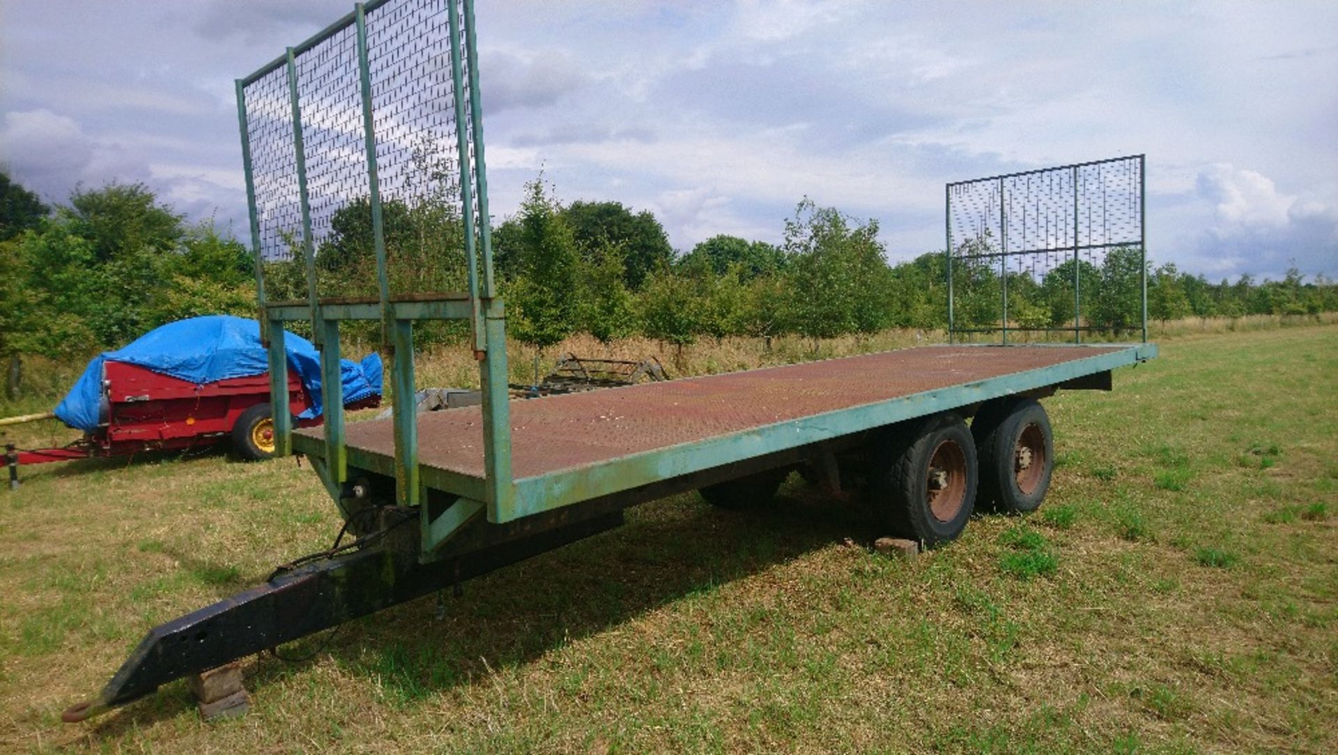 Flat bed trailer, 8m x 2.4m bed 1.3 off ground. Stored near Palgrave, Suffolk. - Image 2 of 5