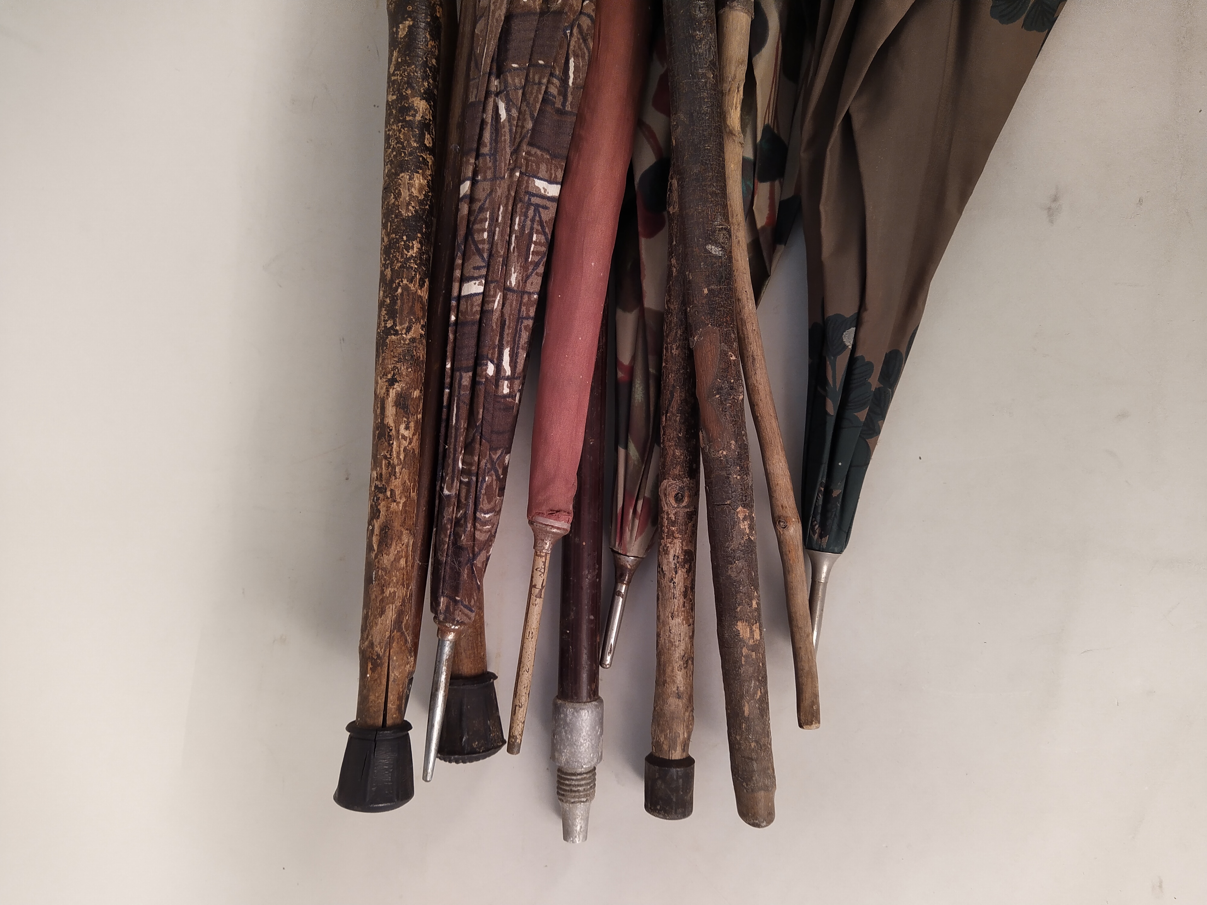 A selection of various vintage wood walking sticks and umbrellas - Image 3 of 3