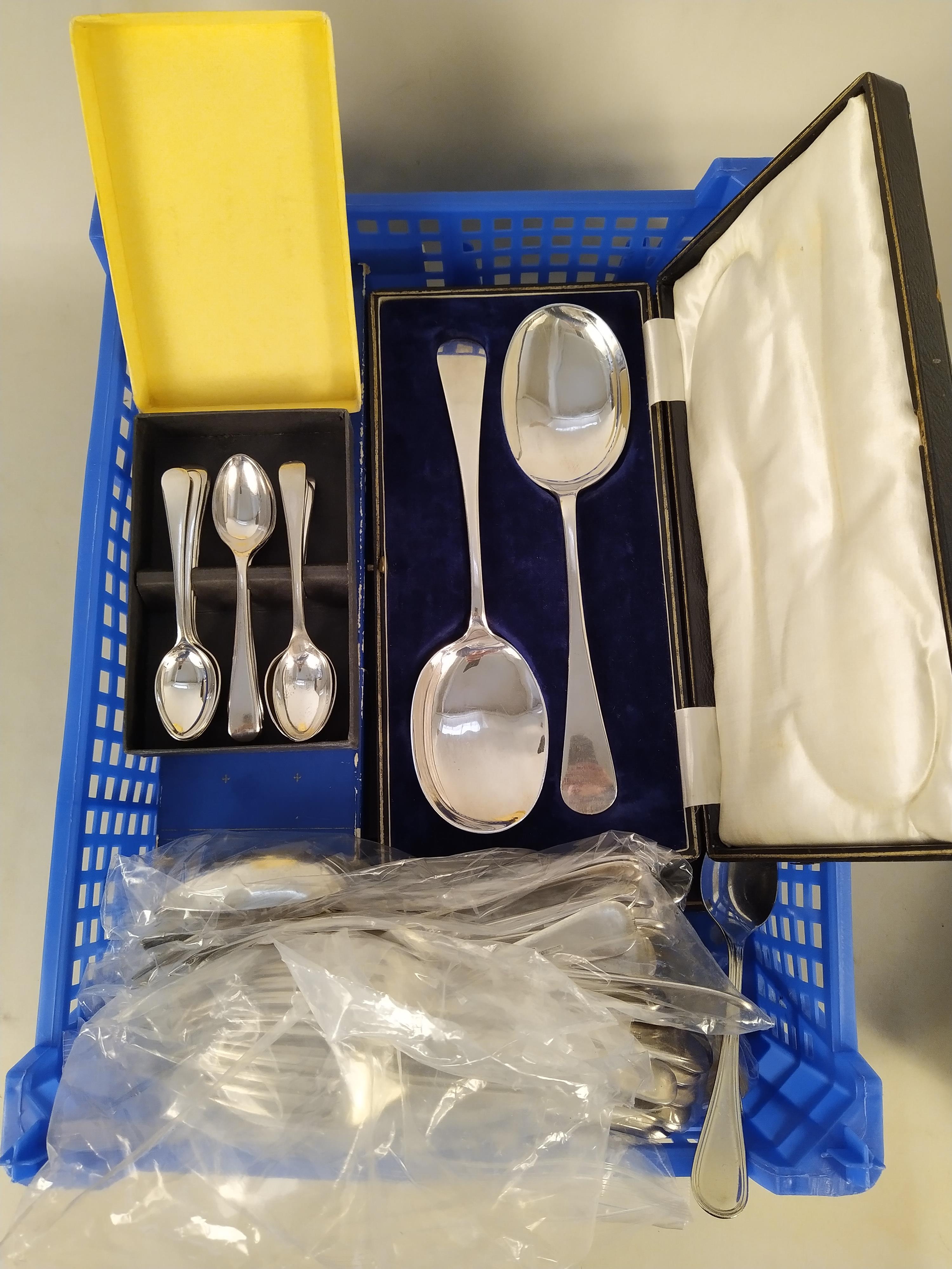 A large mixed collection of silver plated flatware/cutlery (some cased) plus a boxed set of slate - Image 2 of 3