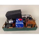 A mixed lot including a pair of Tohyoh binoculars and a Brau pair,