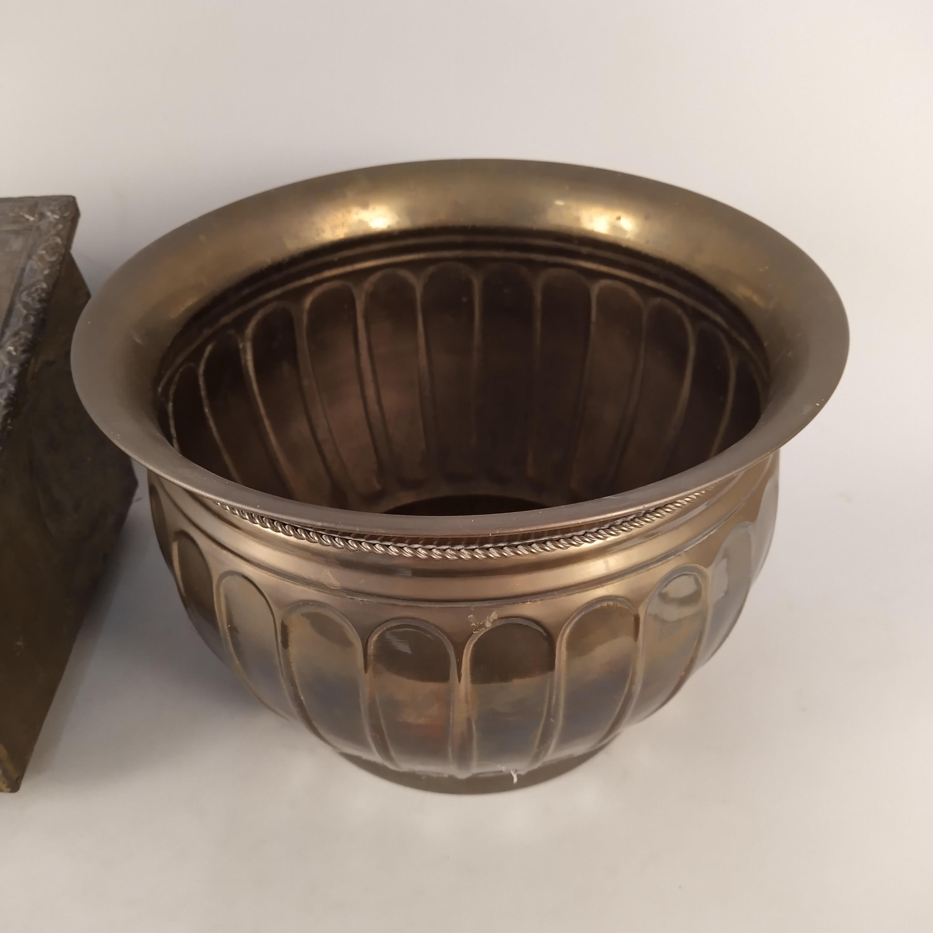 A vintage brass embossed jardiniere with applied rope tie decoration plus a 1930's brass slipper - Image 3 of 3