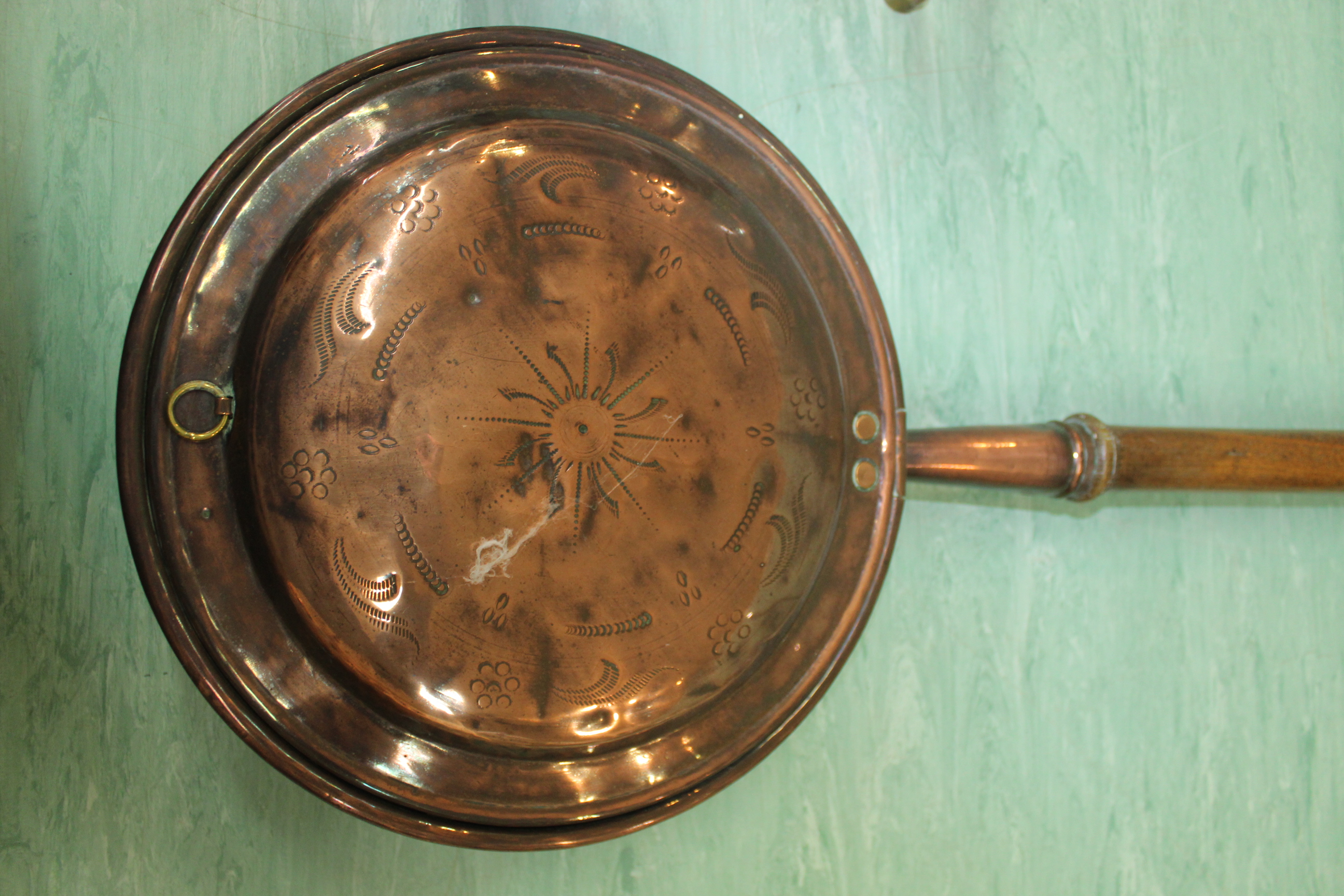A vintage brass footman plus a copper bed warming pan - Image 2 of 3