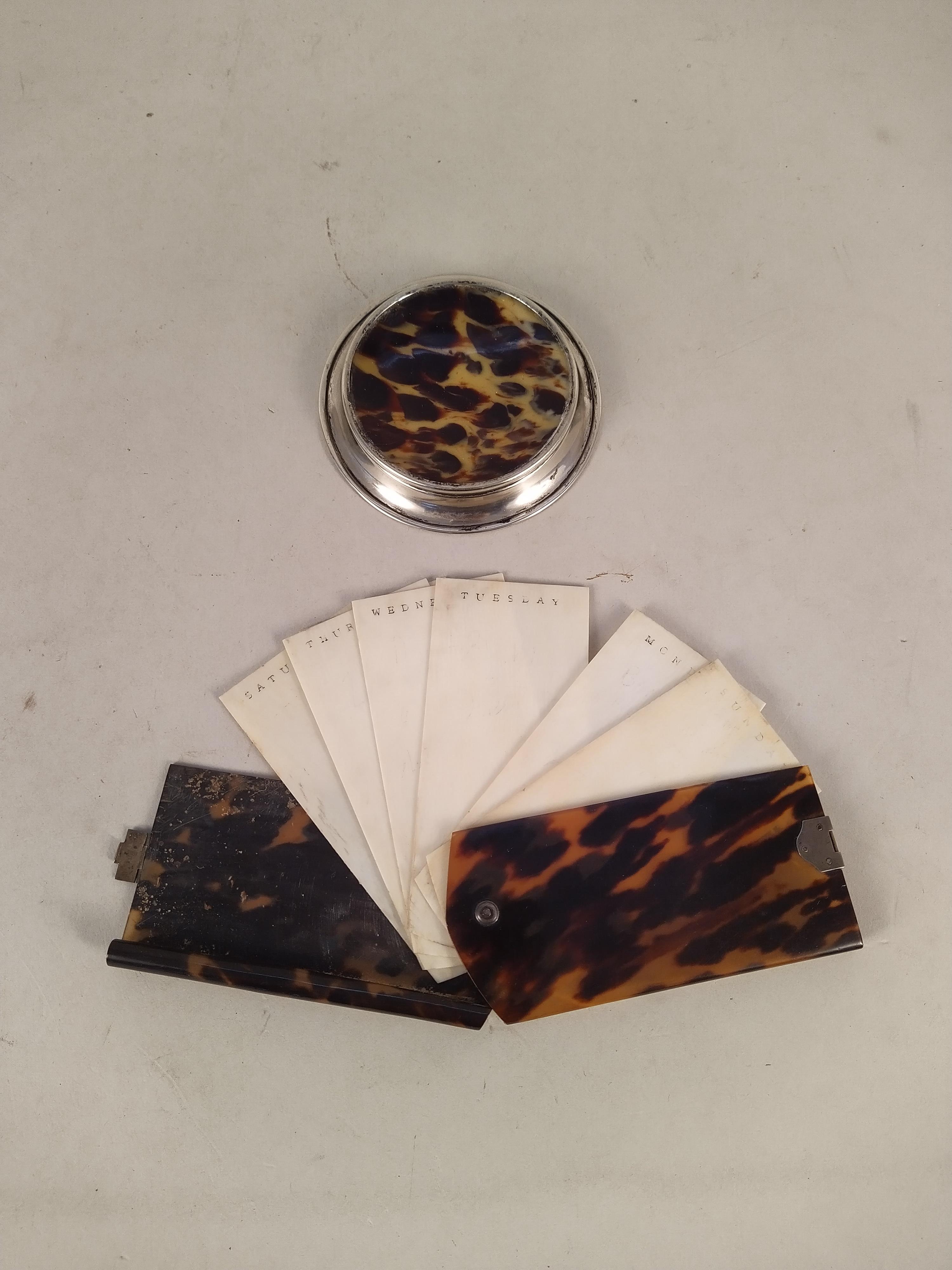 A good selection of antique tortoiseshell wares in snuff boxes, toothpick box, daily notebook, - Image 3 of 3