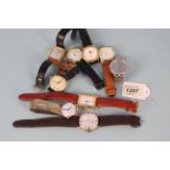 Assorted vintage and modern gents wristwatches in Accurist,