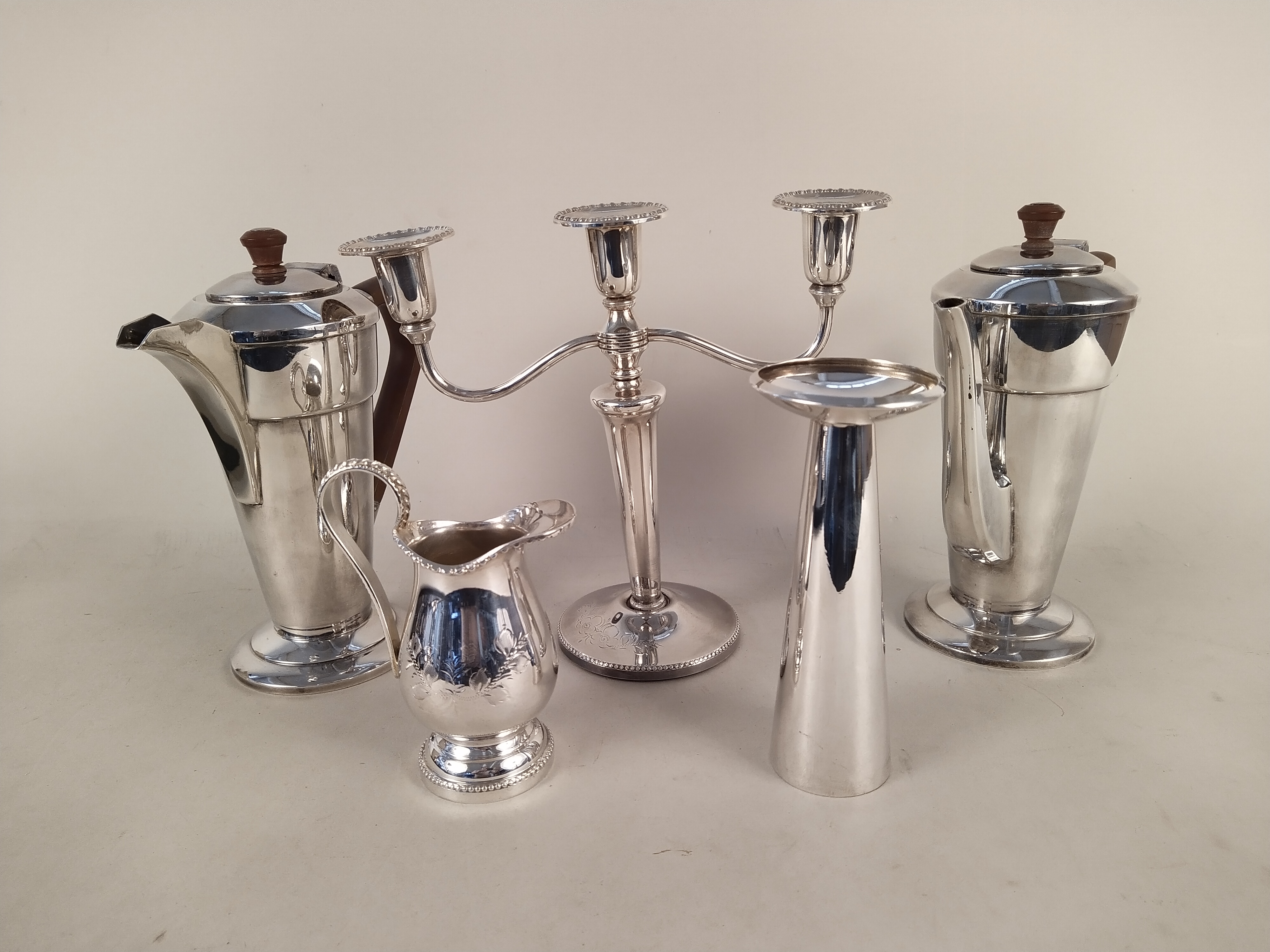 A quantity of good quality silver plated wares including a pair of Art Deco Walkers & Hall tea and - Image 2 of 3