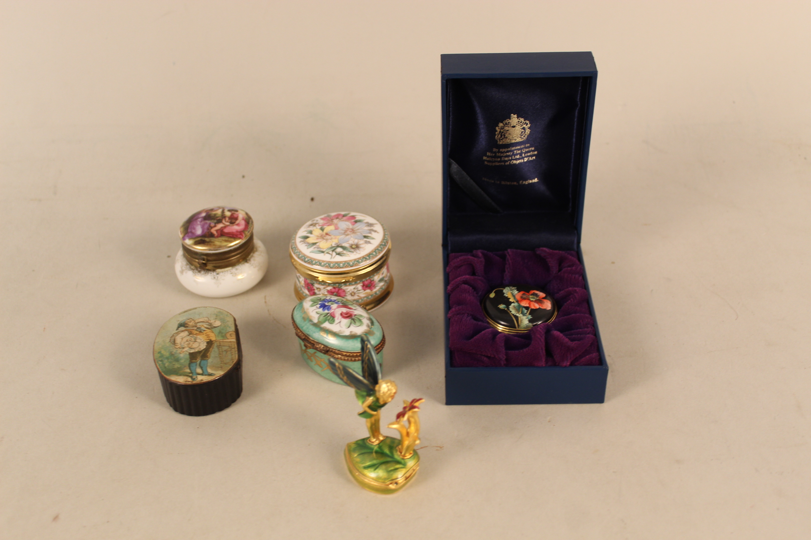 A selection of various vintage patch and snuff boxes including modern examples and boxed Halcyon - Image 3 of 3