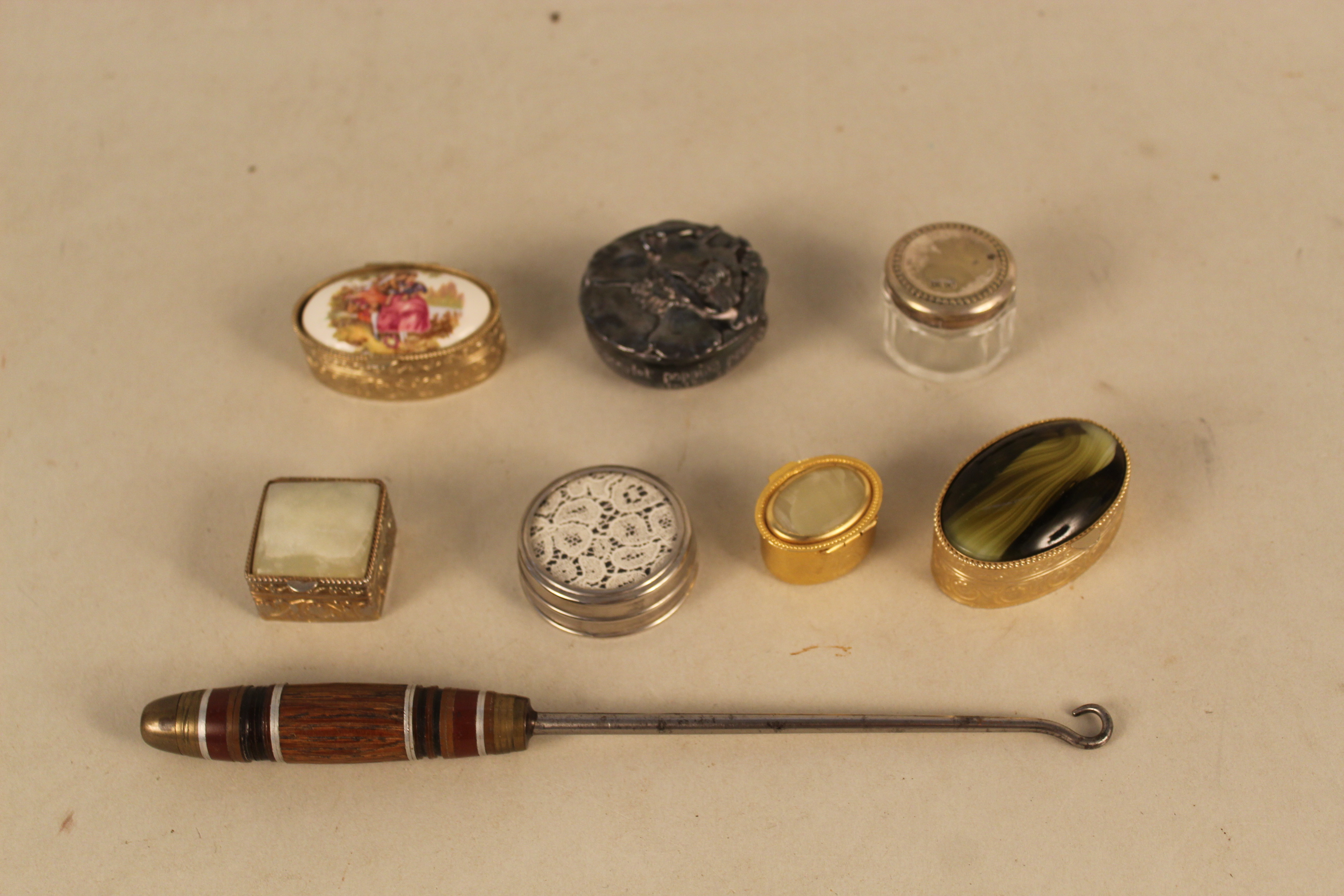 A selection of various vintage patch and snuff boxes including modern examples and boxed Halcyon - Image 2 of 3