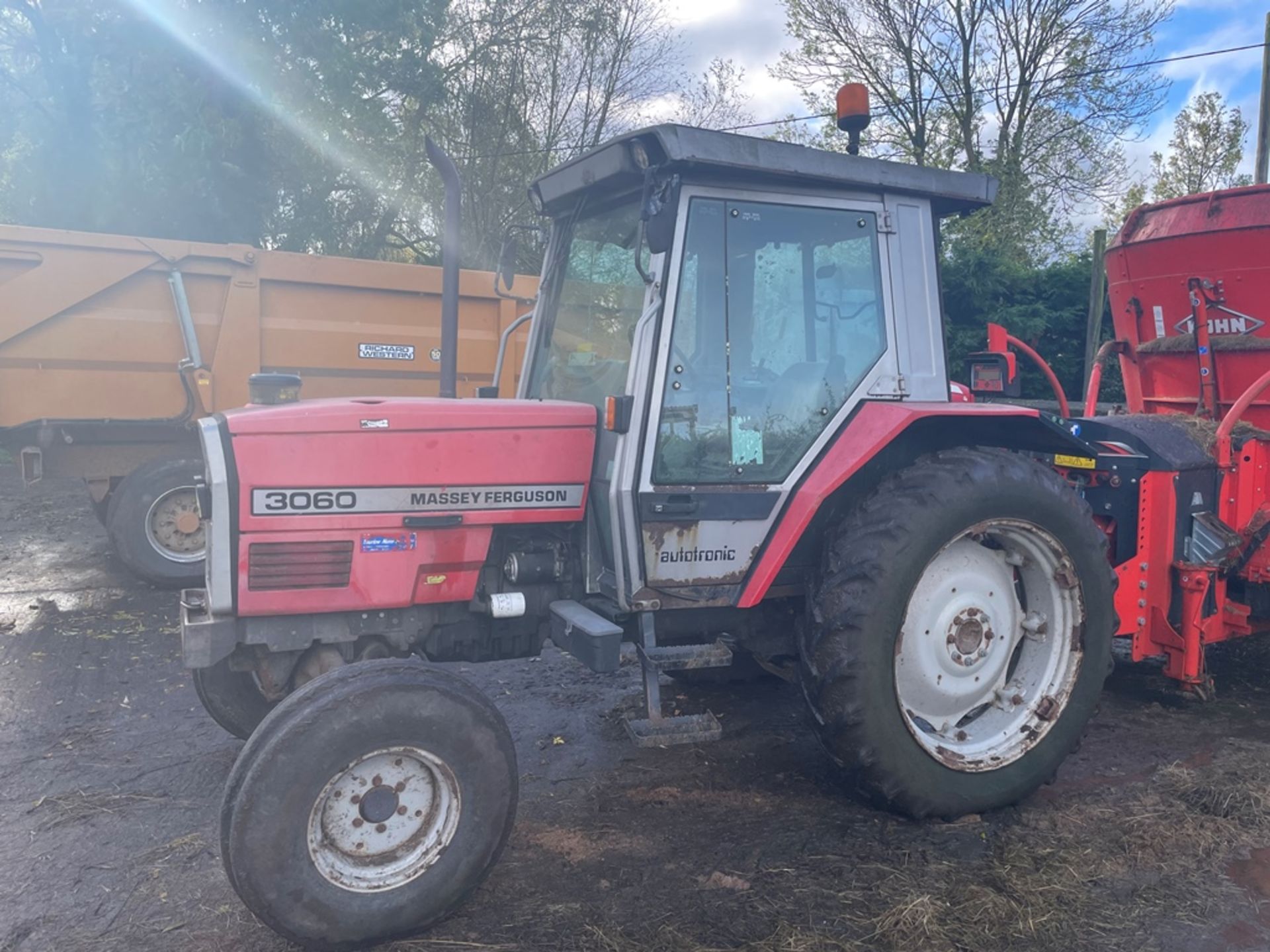 Massey Ferguson MF3060 2WD Tractor (1994), 9541 hours, M56 CRT, V5. Stored near Badingham, Suffolk. - Image 4 of 7