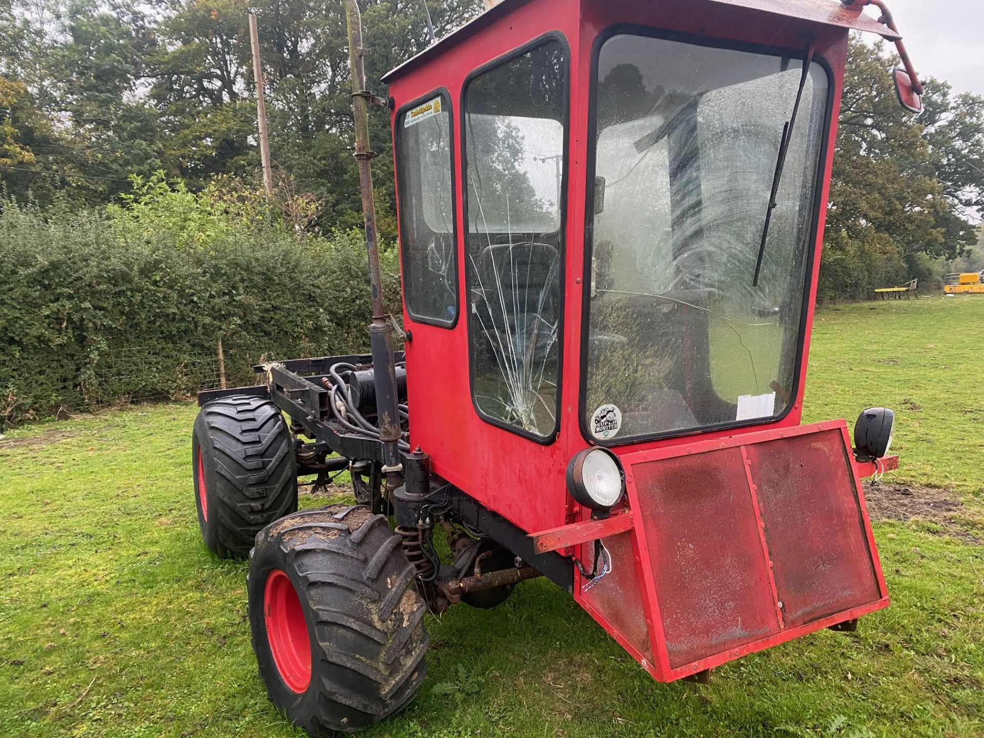 Ex sprayer buggy, 4 wd, non runner. Stored near Goring Heath, Reading. No VAT on this lot.